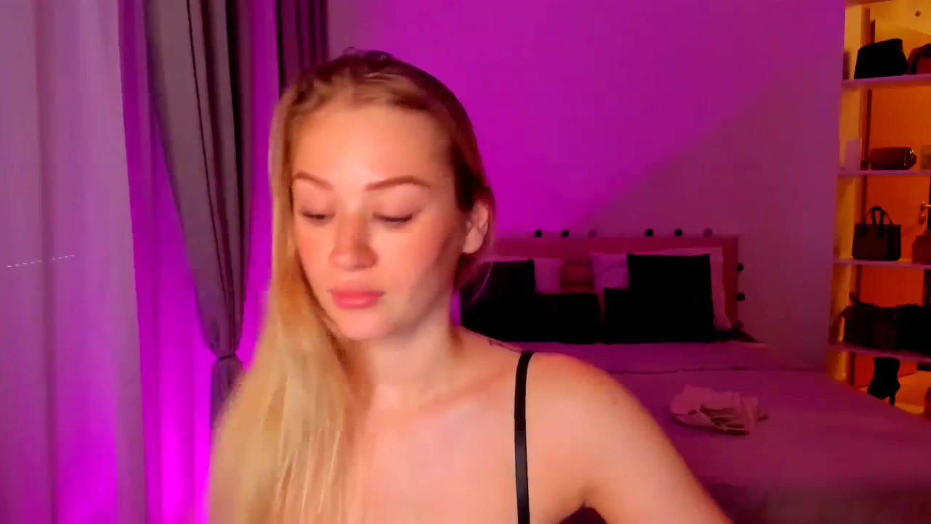 Gallery image thumbnail from CheckmyPeach's myfreecams stream on, 06/19/2024, 08:05 image 18 of 20