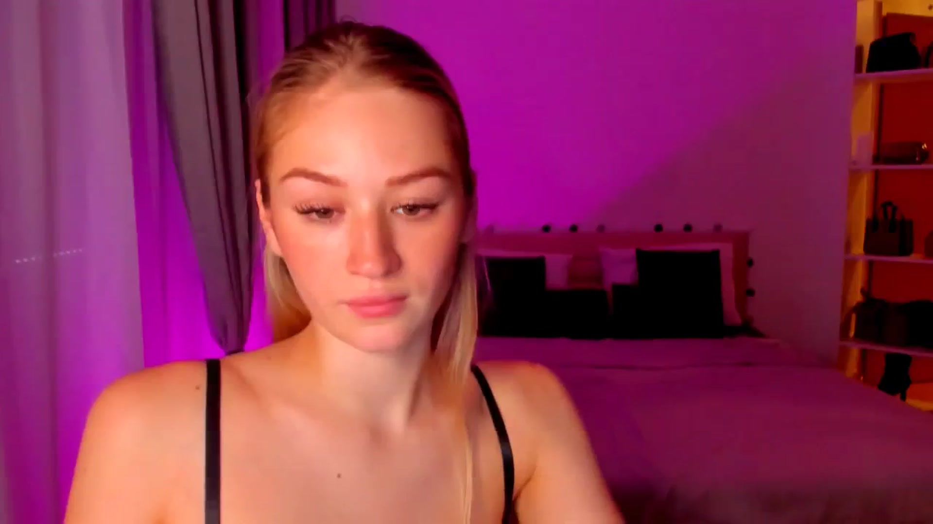 Gallery image thumbnail from CheckmyPeach's myfreecams stream on, 06/19/2024, 08:05 image 11 of 20