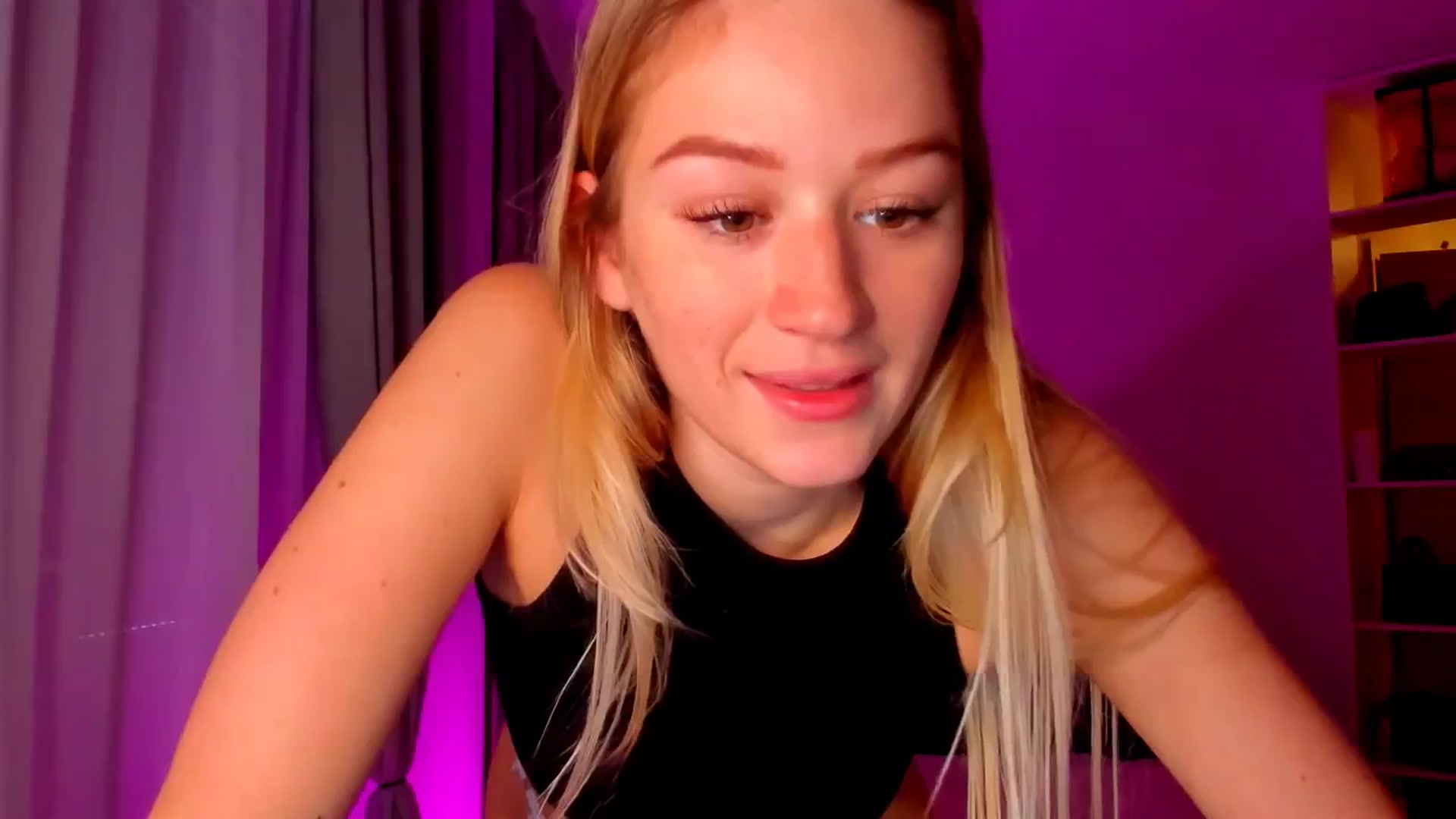 Gallery image thumbnail from CheckmyPeach's myfreecams stream on, 06/21/2024, 07:13 image 8 of 20