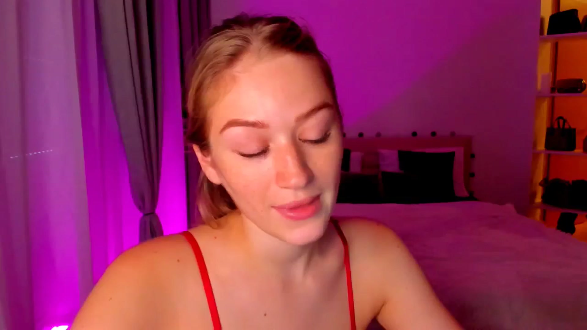 Gallery image thumbnail from CheckmyPeach's myfreecams stream on, 06/21/2024, 08:23 image 17 of 20