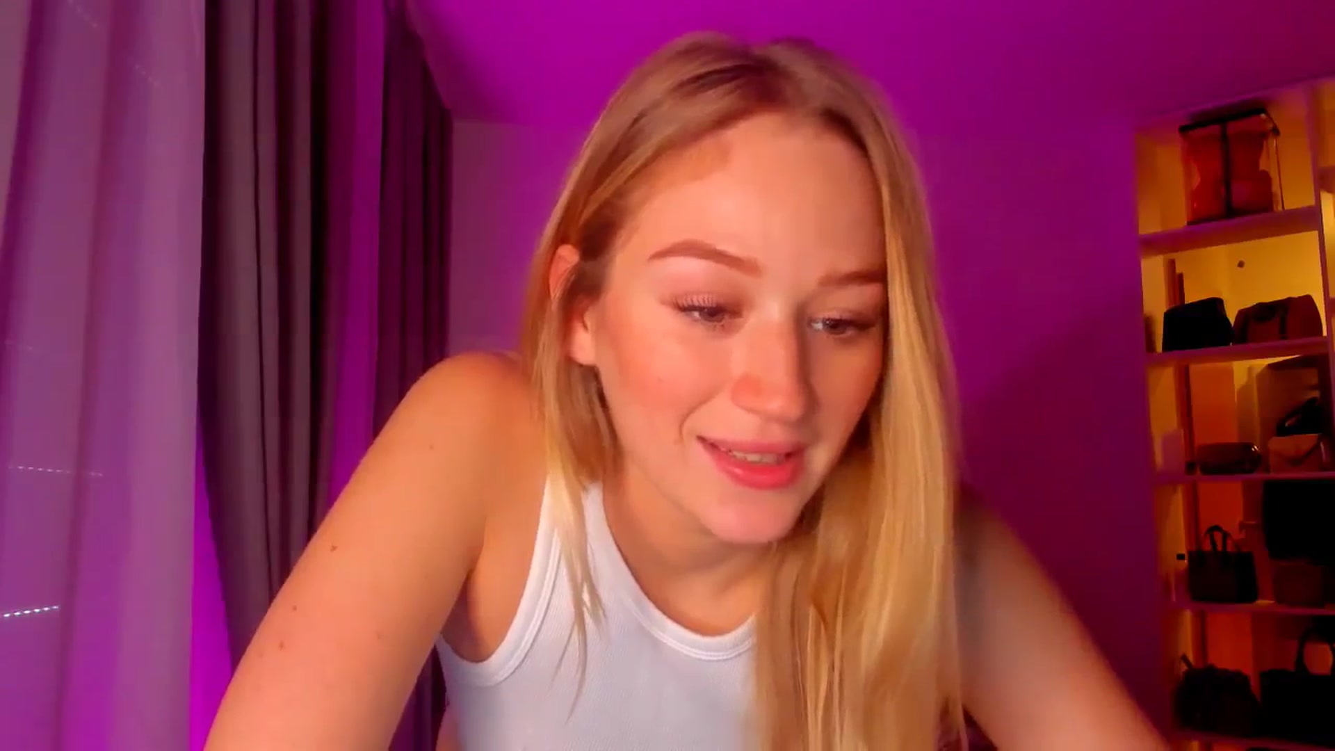 Gallery image thumbnail from CheckmyPeach's myfreecams stream on, 06/22/2024, 16:12 image 3 of 20
