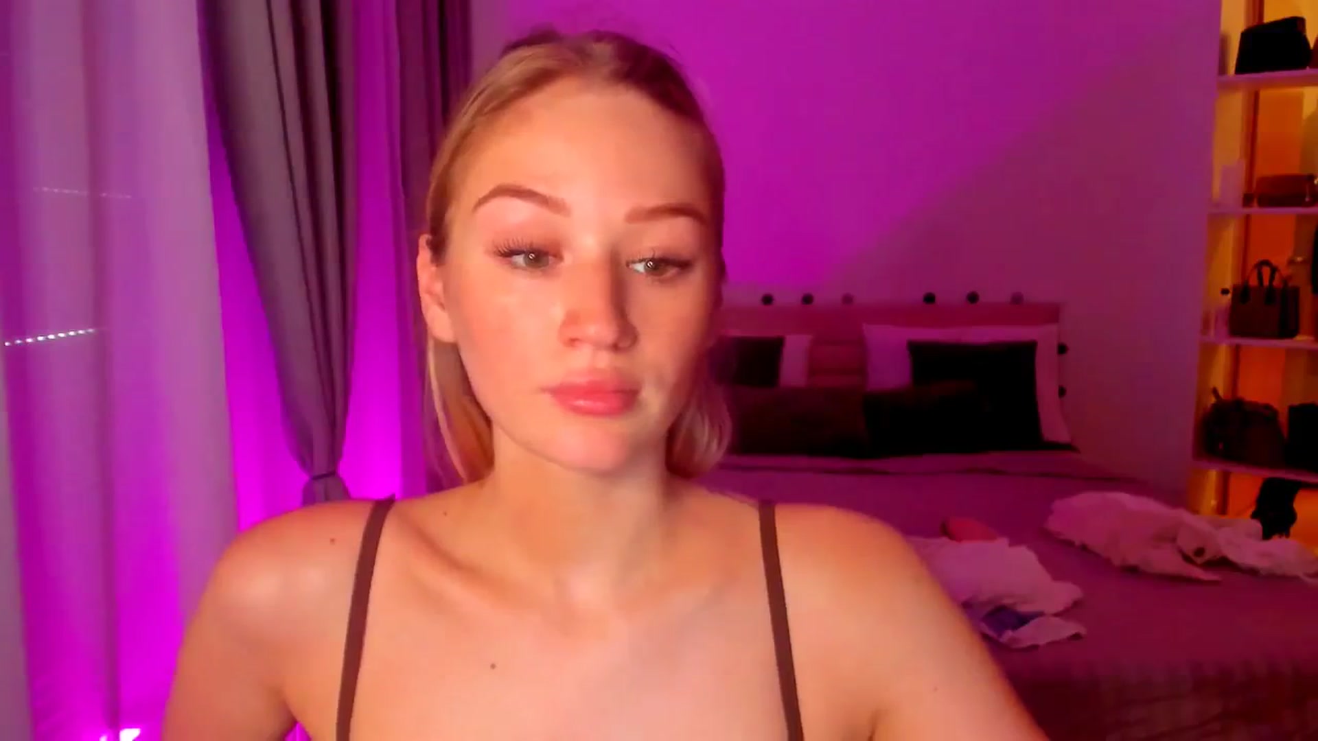 Gallery image thumbnail from CheckmyPeach's myfreecams stream on, 06/22/2024, 16:12 image 18 of 20