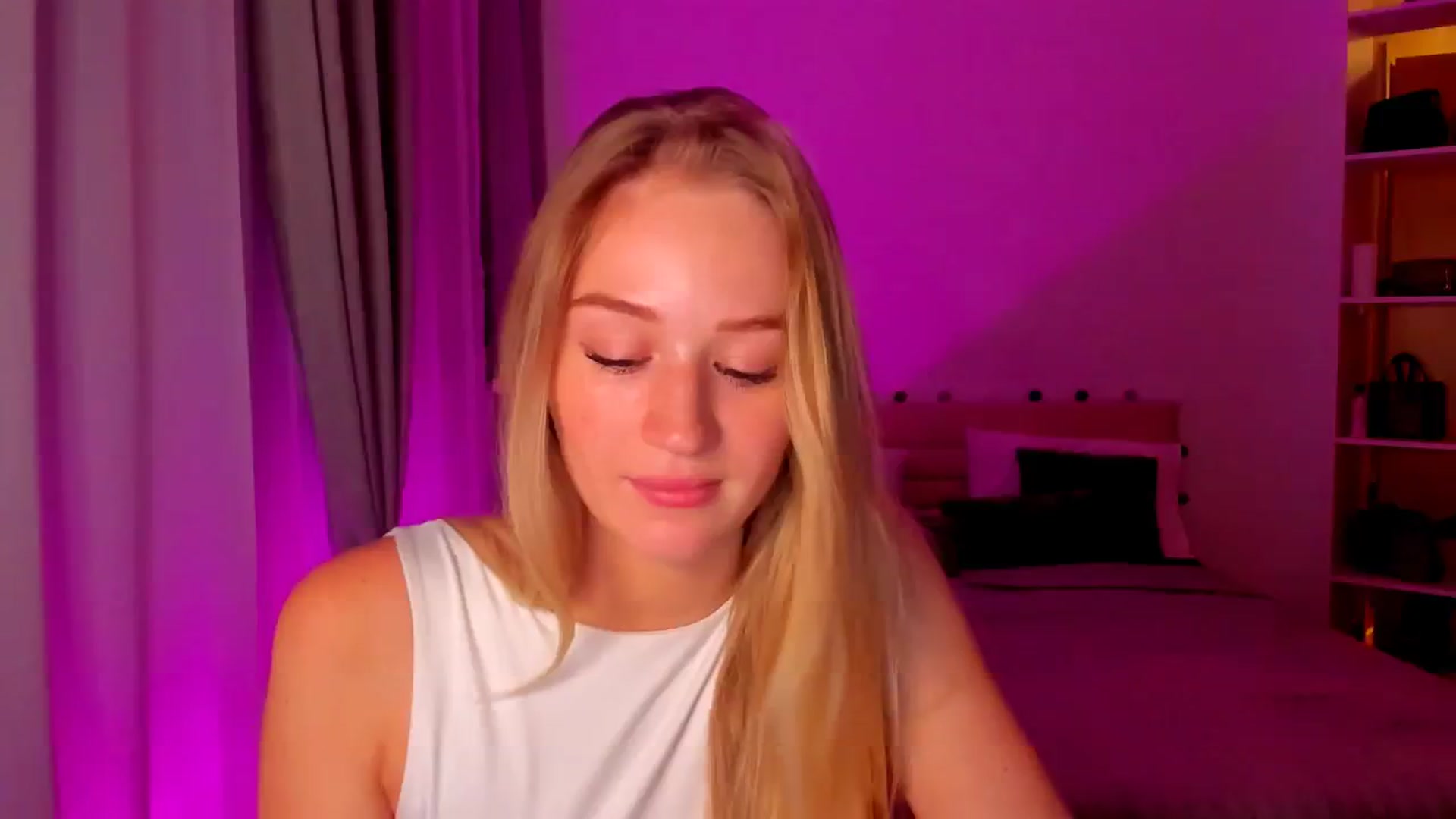 Gallery image thumbnail from CheckmyPeach's myfreecams stream on, 06/22/2024, 22:51 image 9 of 20