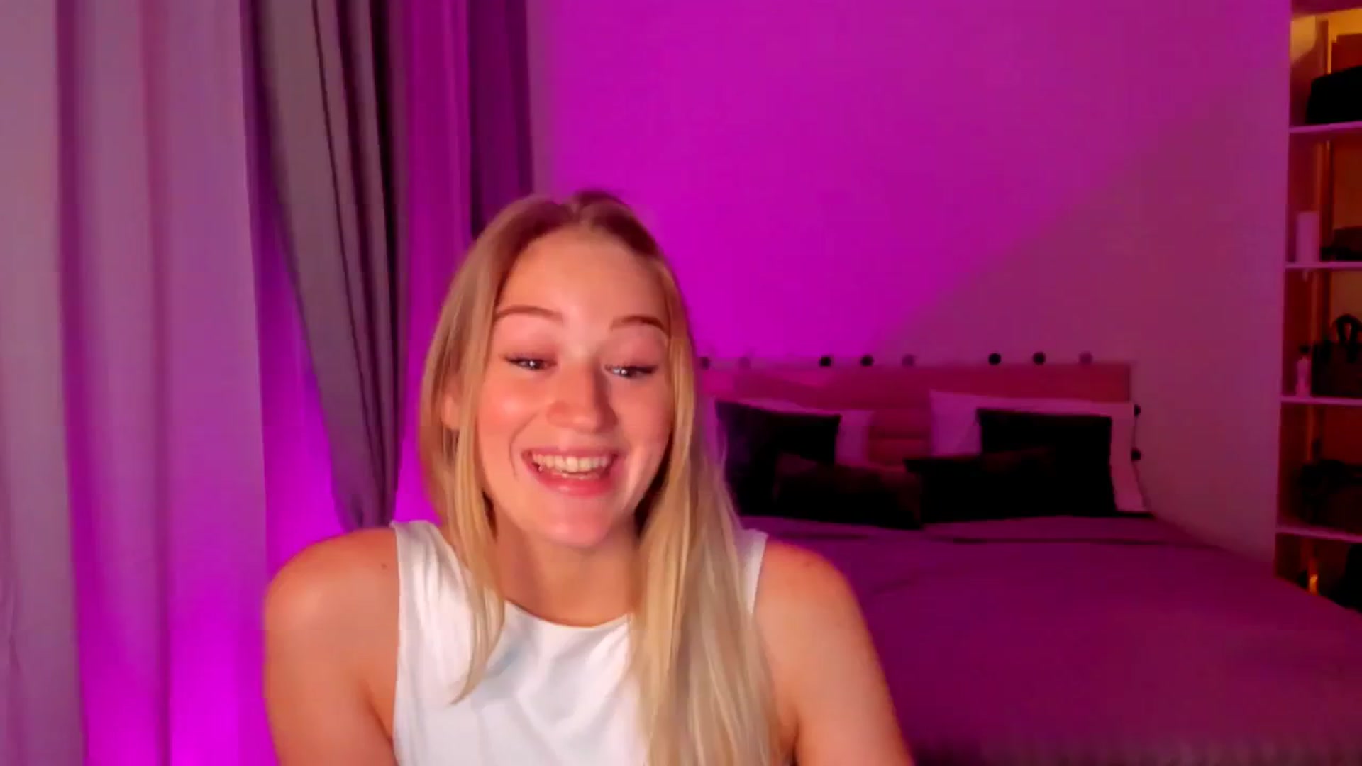 Gallery image thumbnail from CheckmyPeach's myfreecams stream on, 06/22/2024, 22:51 image 20 of 20
