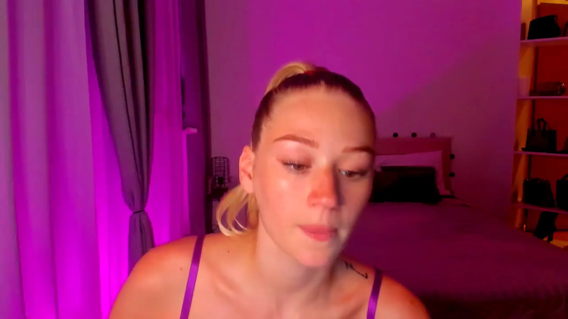 Gallery image thumbnail from CheckmyPeach's myfreecams stream on, 06/30/2024, 16:36 image 18 of 20