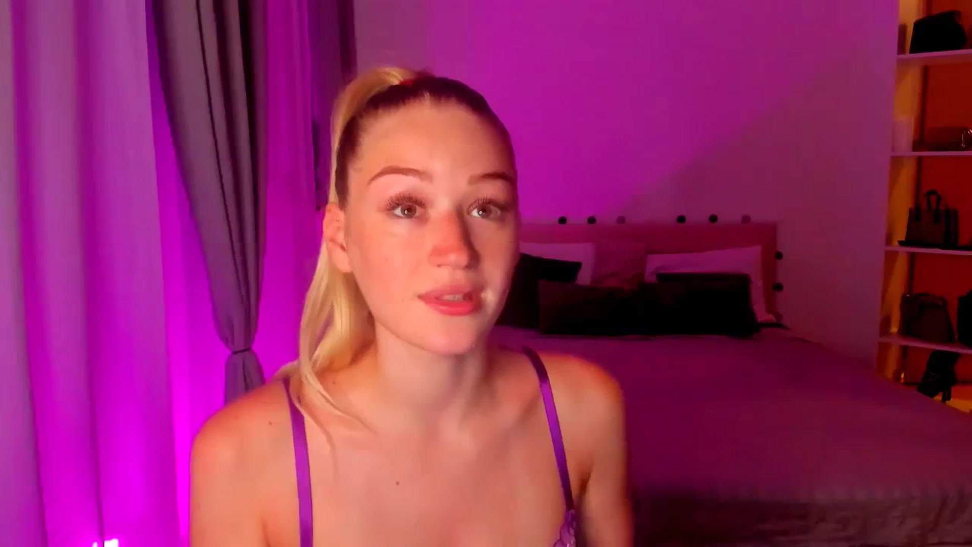 Gallery image thumbnail from CheckmyPeach's myfreecams stream on, 06/30/2024, 16:36 image 16 of 20