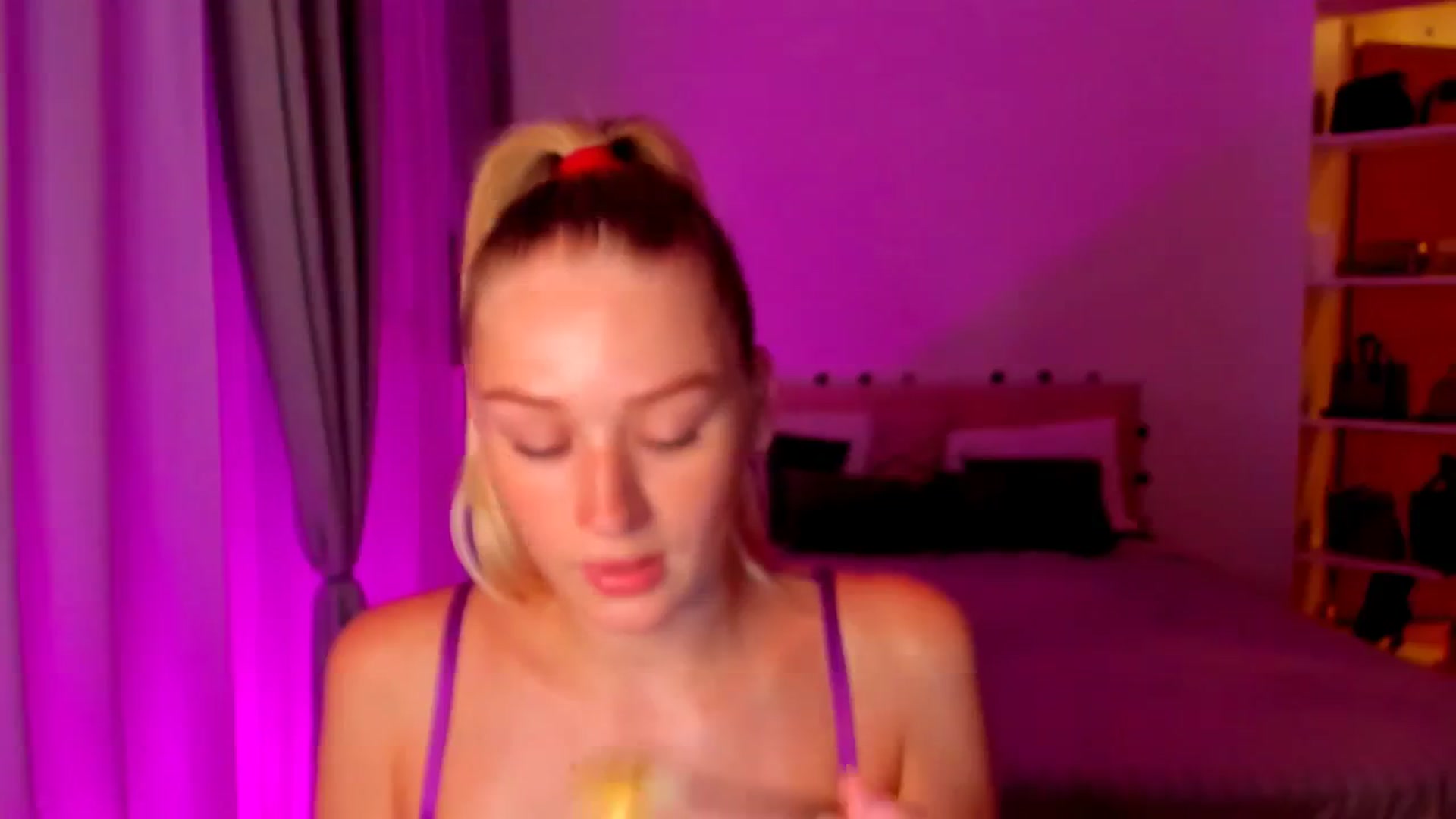 Gallery image thumbnail from CheckmyPeach's myfreecams stream on, 06/30/2024, 16:36 image 3 of 20