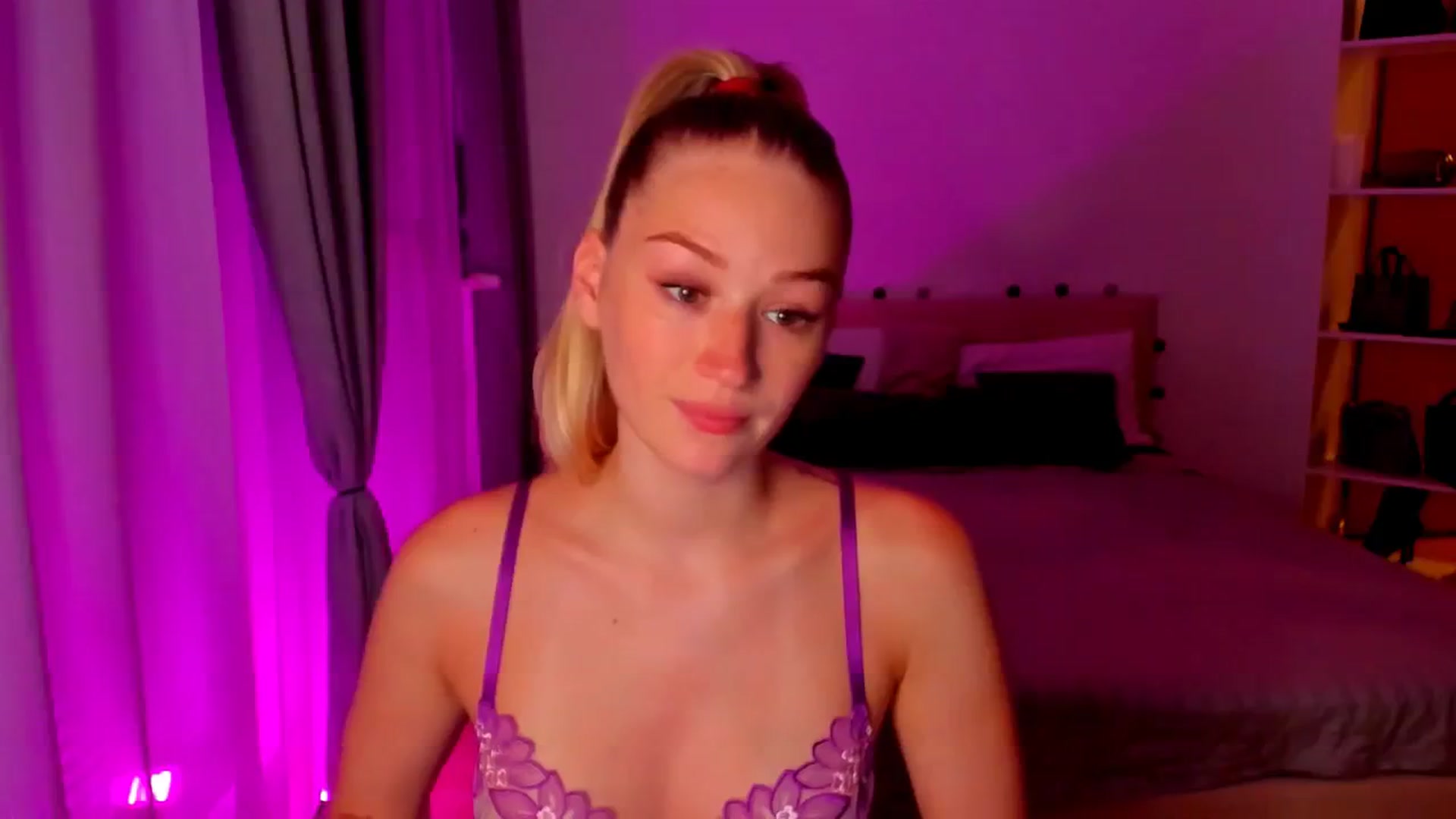 Gallery image thumbnail from CheckmyPeach's myfreecams stream on, 06/30/2024, 16:36 image 6 of 20