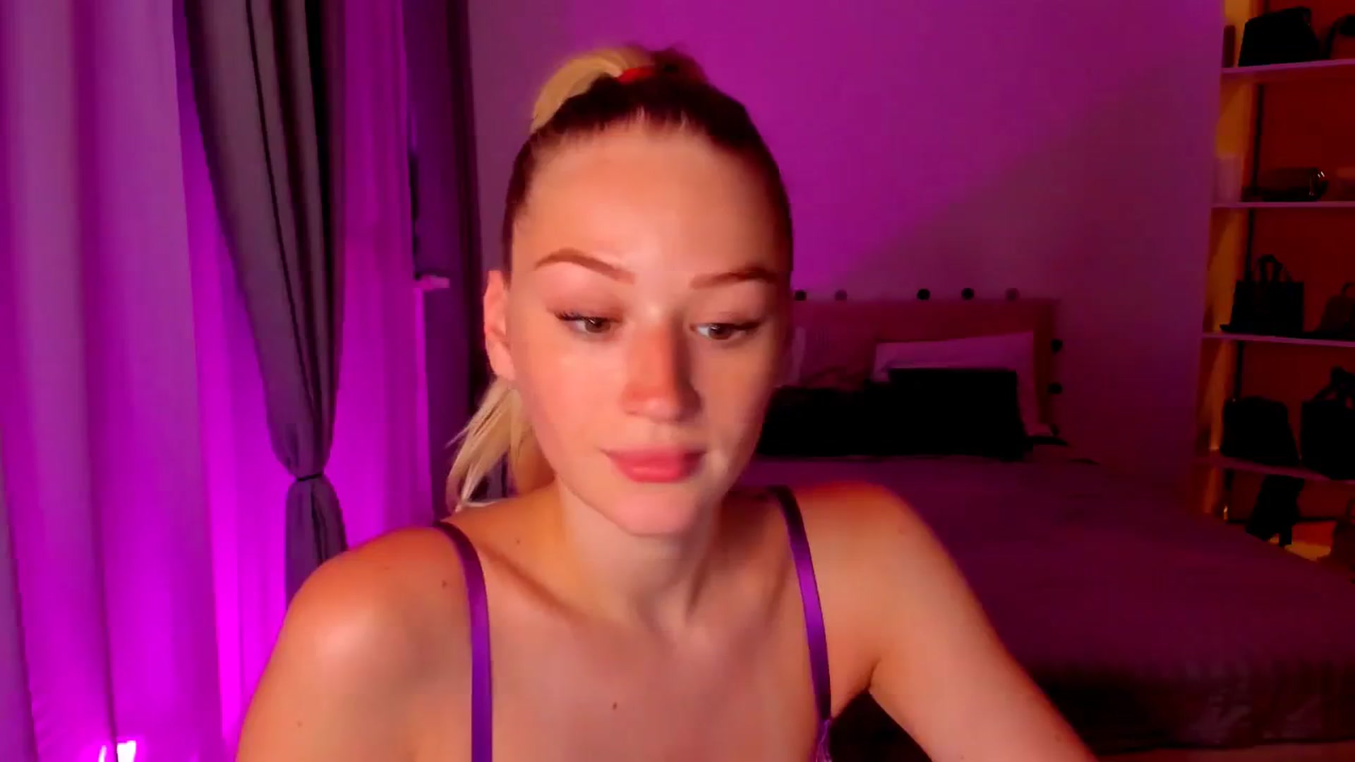 Gallery image thumbnail from CheckmyPeach's myfreecams stream on, 06/30/2024, 16:36 image 10 of 20