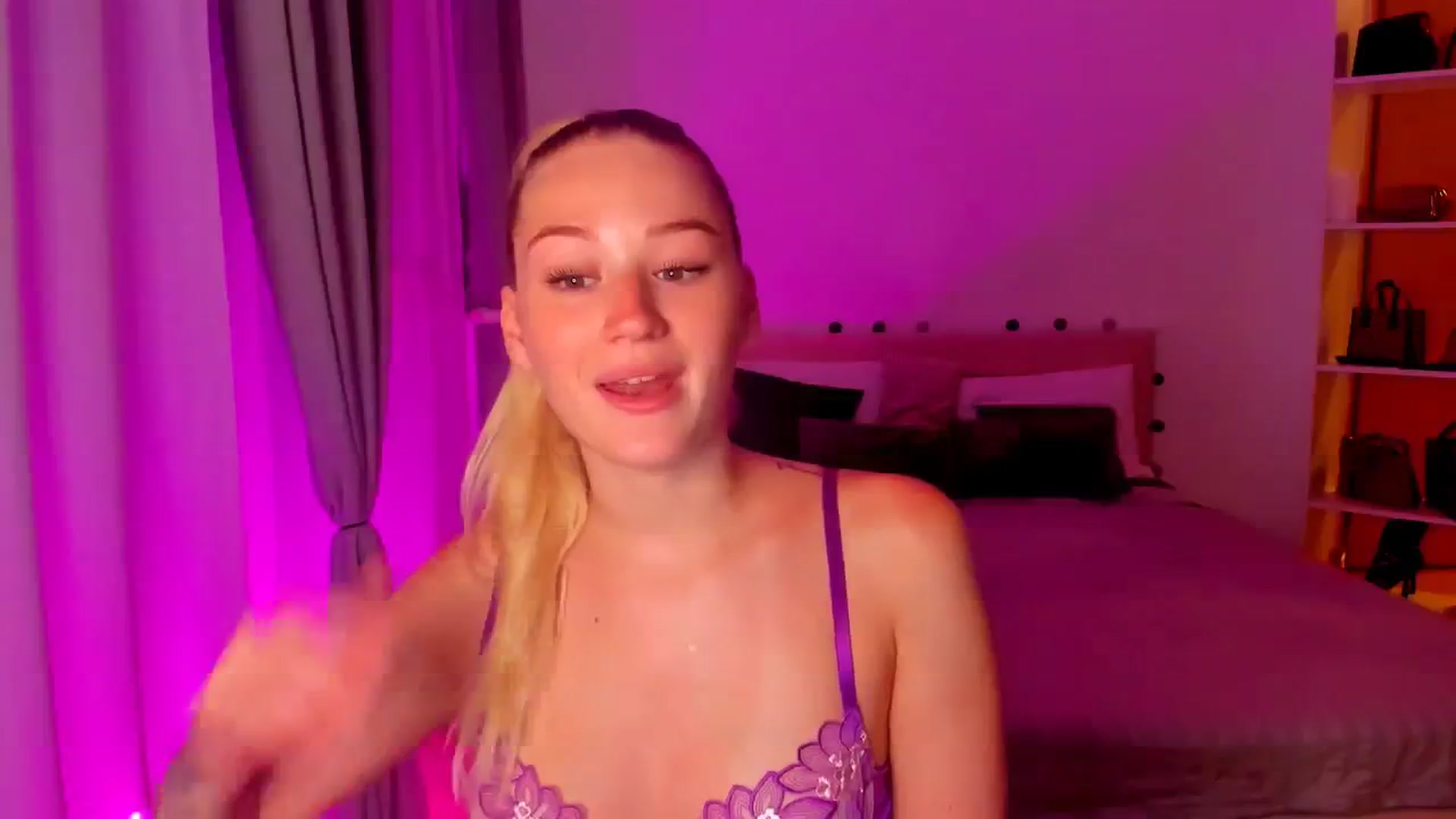 Gallery image thumbnail from CheckmyPeach's myfreecams stream on, 06/30/2024, 16:36 image 13 of 20