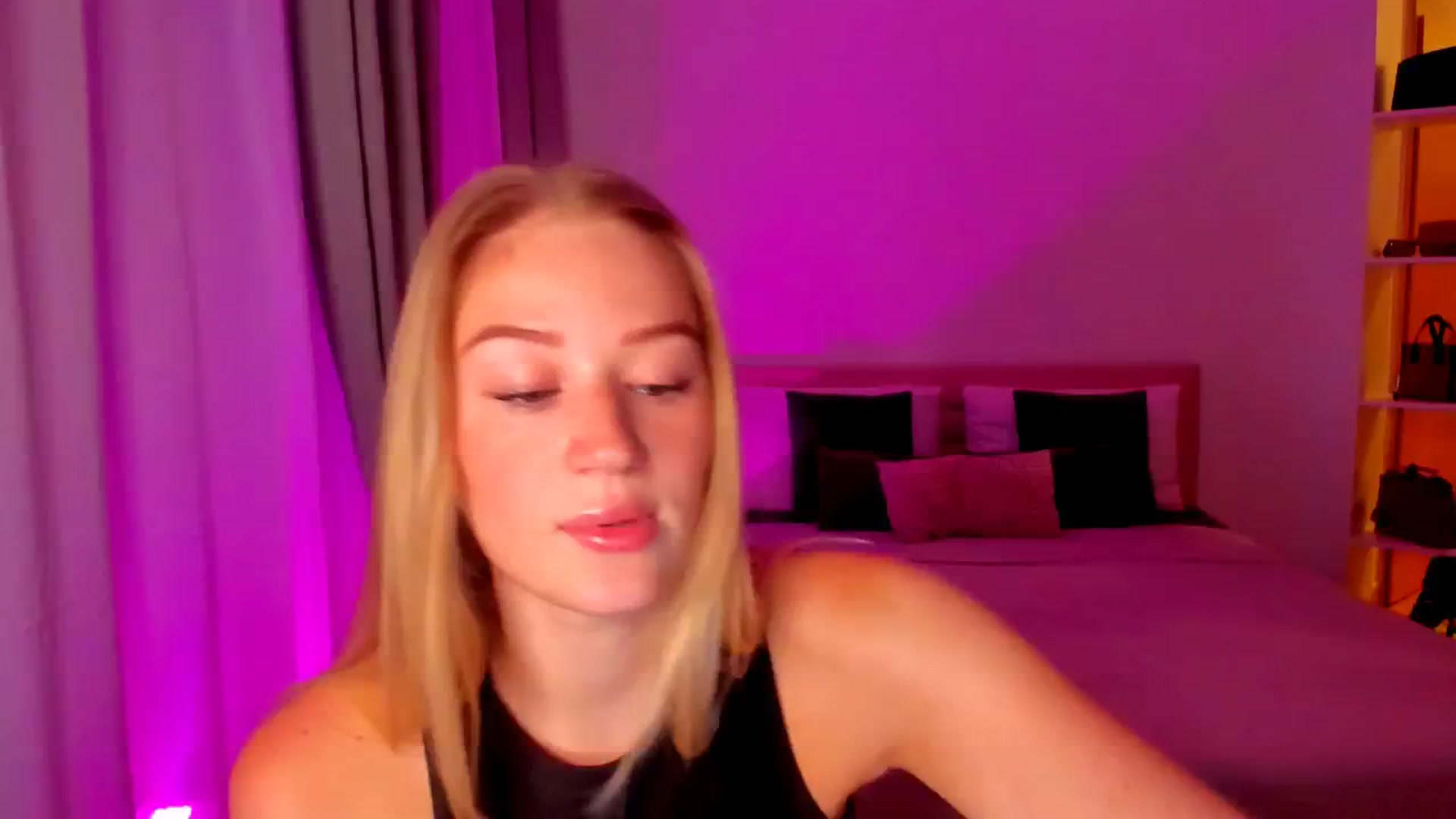 Gallery image thumbnail from CheckmyPeach's myfreecams stream on, 07/10/2024, 02:52 image 6 of 20