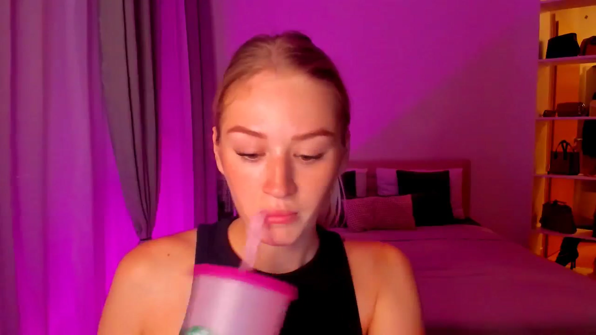 Gallery image thumbnail from CheckmyPeach's myfreecams stream on, 07/10/2024, 04:21 image 18 of 20