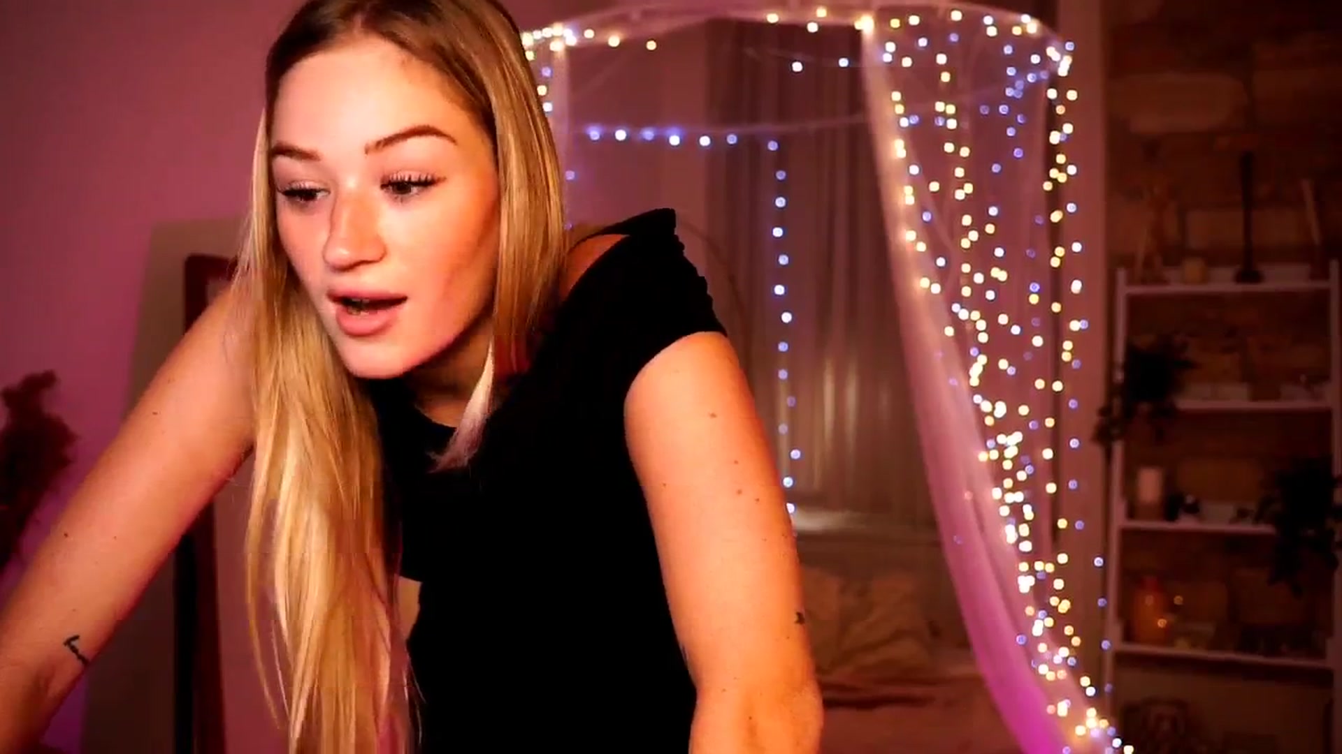 Gallery image thumbnail from CheckmyPeach's myfreecams stream on, 07/17/2024, 04:56 image 6 of 20