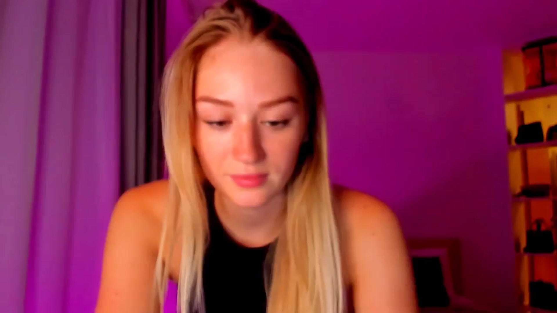 Gallery image thumbnail from CheckmyPeach's myfreecams stream on, 07/20/2024, 19:30 image 16 of 20