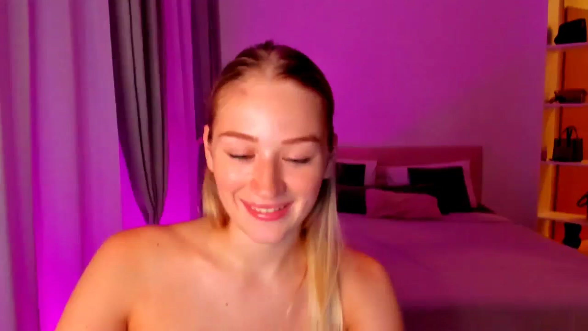 Gallery image thumbnail from CheckmyPeach's myfreecams stream on, 07/21/2024, 18:34 image 8 of 20