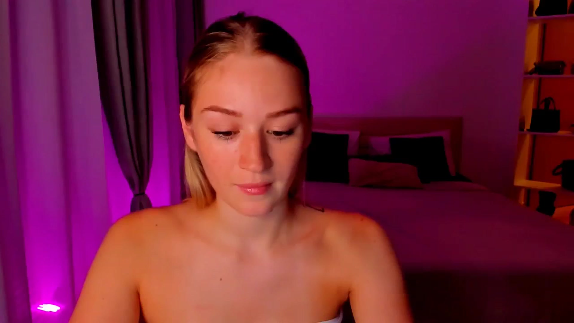 Gallery image thumbnail from CheckmyPeach's myfreecams stream on, 07/21/2024, 18:34 image 17 of 20