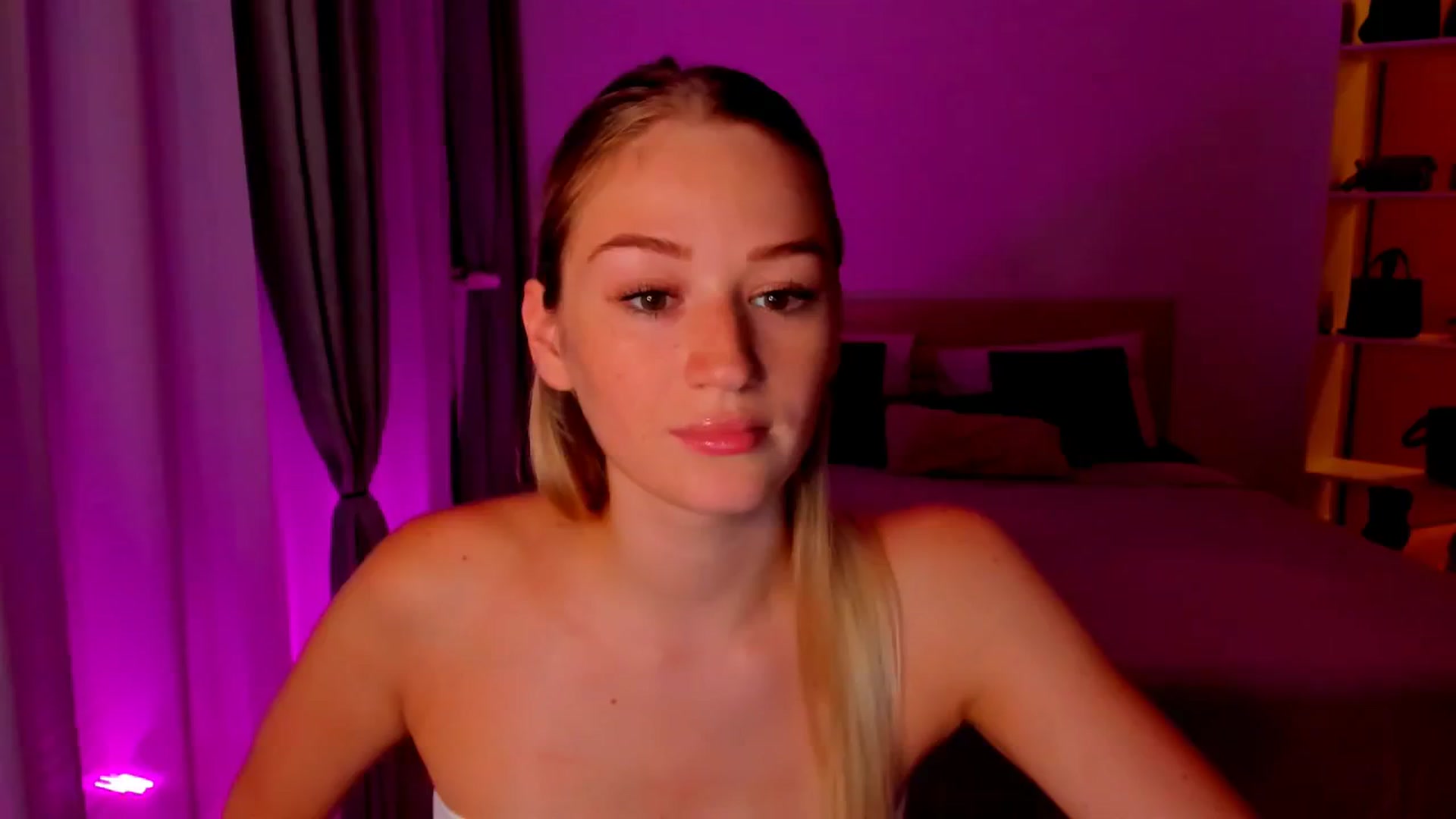 Gallery image thumbnail from CheckmyPeach's myfreecams stream on, 07/21/2024, 18:34 image 11 of 20