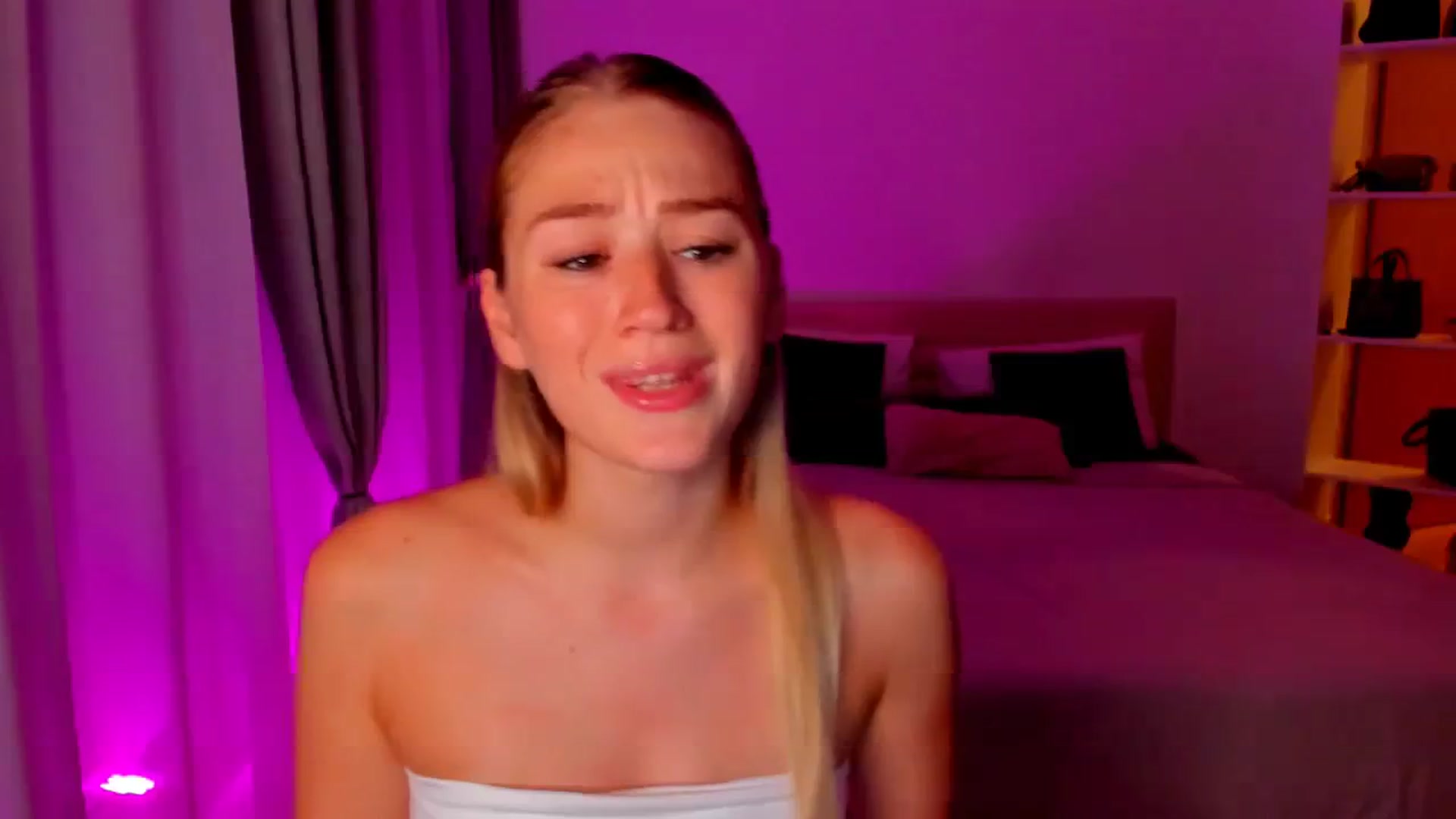 Gallery image thumbnail from CheckmyPeach's myfreecams stream on, 07/21/2024, 18:34 image 9 of 20