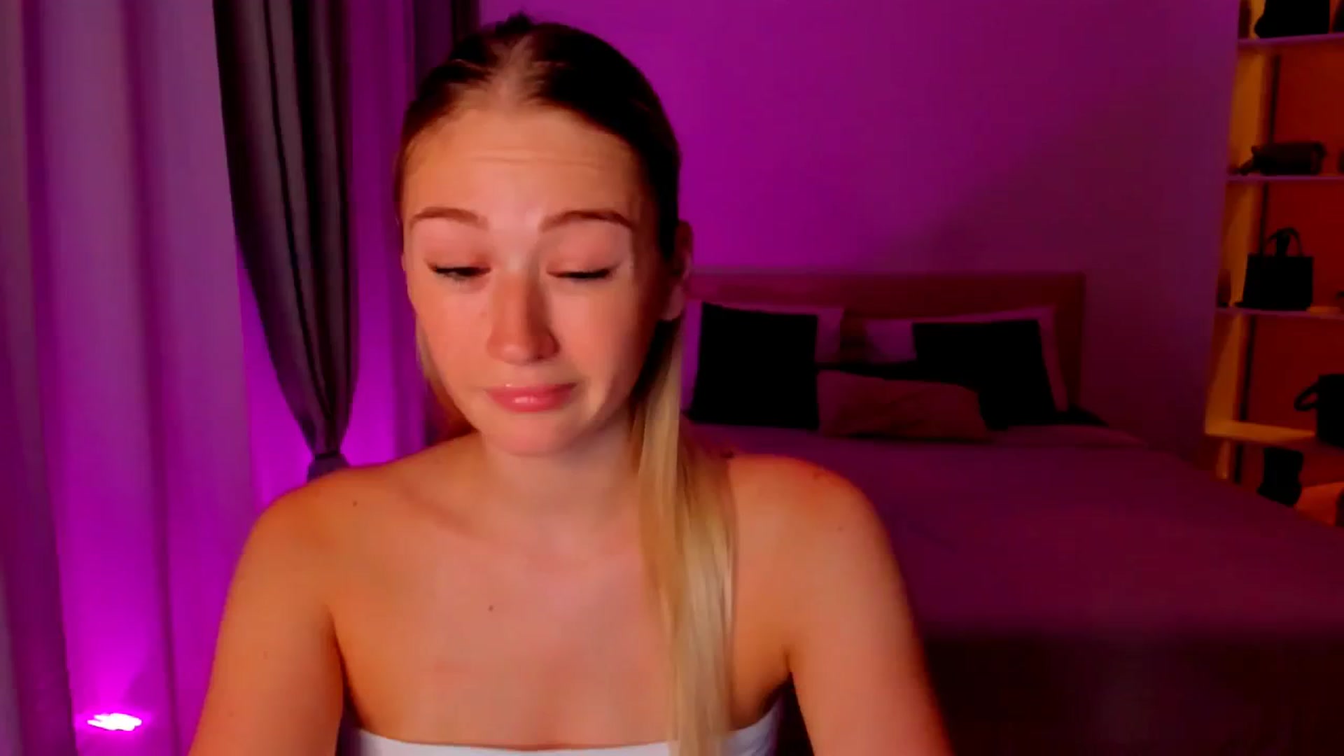 Gallery image thumbnail from CheckmyPeach's myfreecams stream on, 07/21/2024, 18:34 image 10 of 20