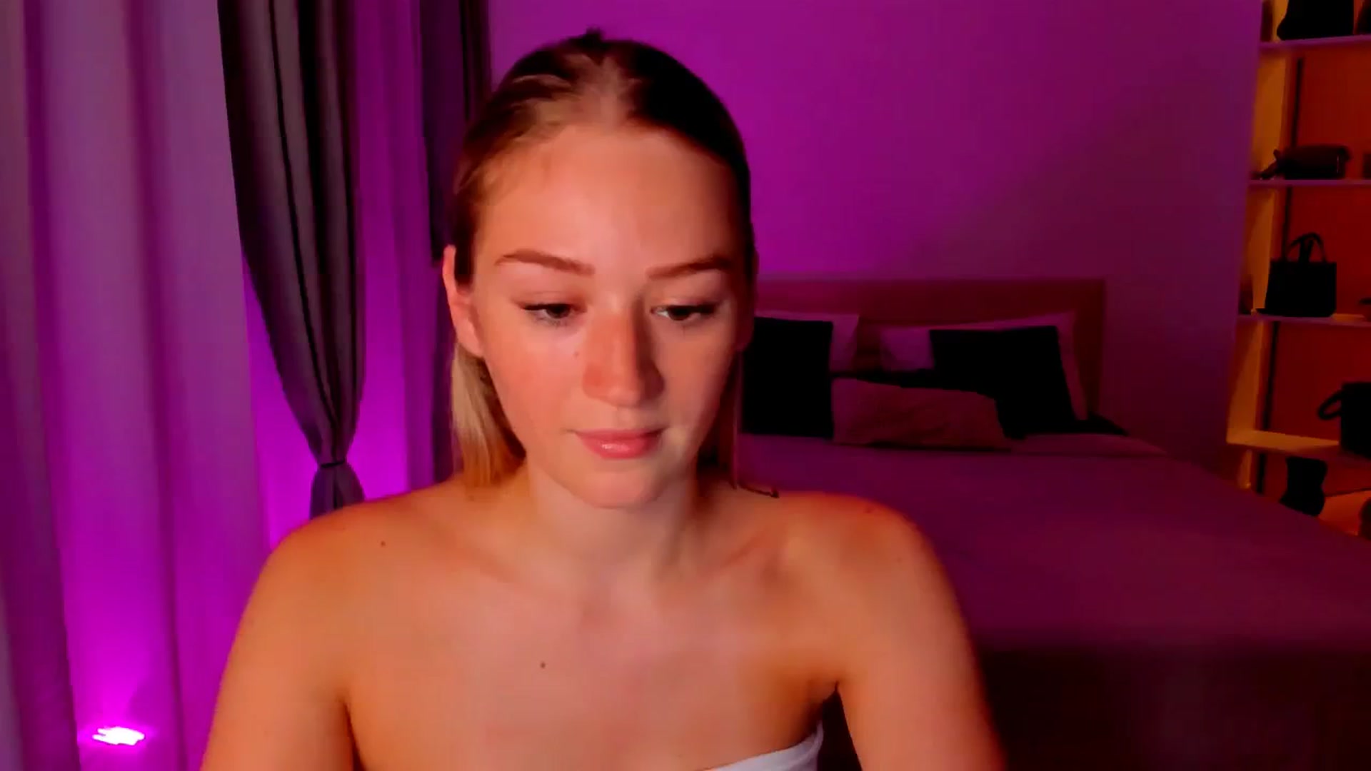 Gallery image thumbnail from CheckmyPeach's myfreecams stream on, 07/21/2024, 18:34 image 16 of 20