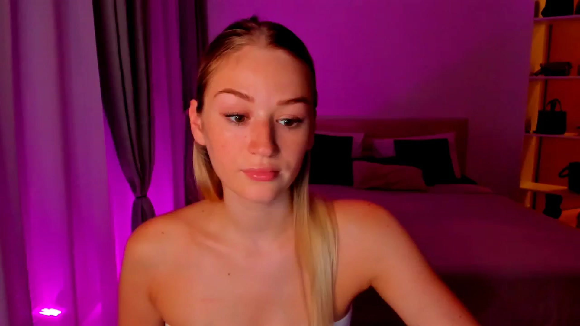 Gallery image thumbnail from CheckmyPeach's myfreecams stream on, 07/21/2024, 18:34 image 12 of 20