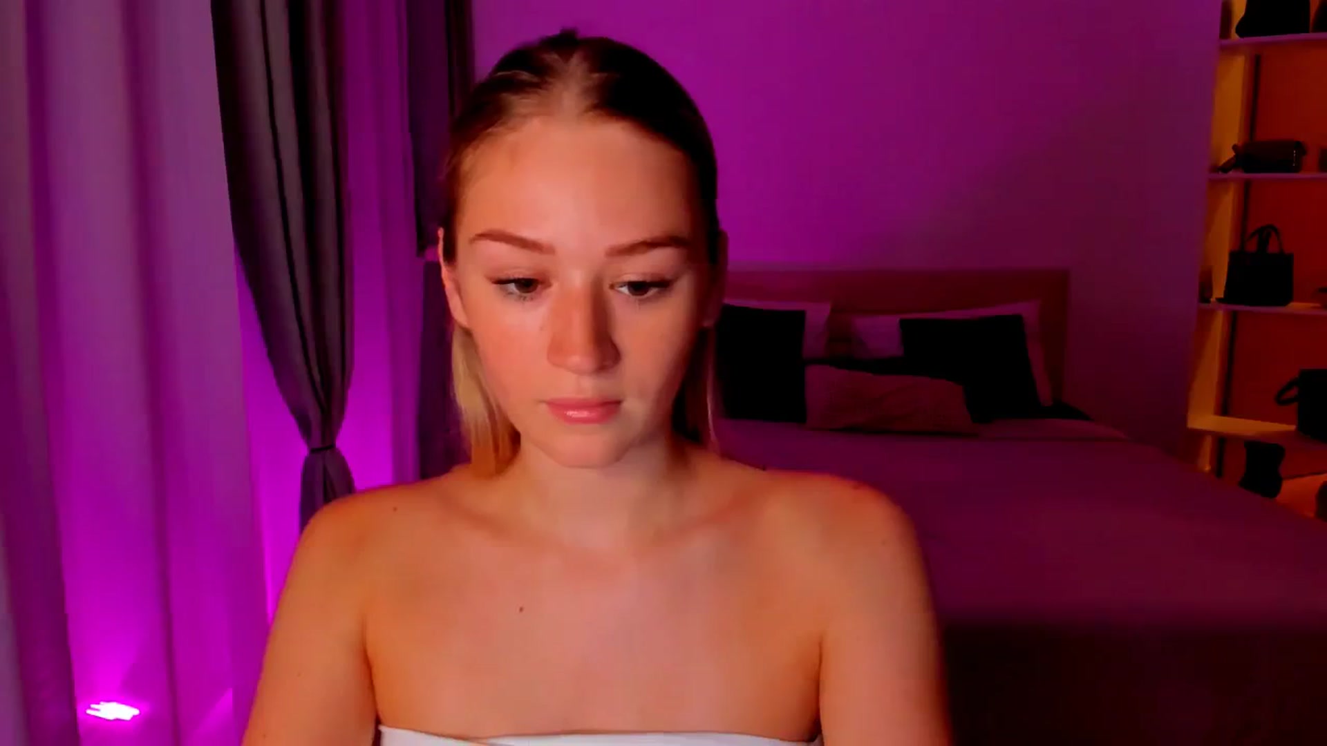 Gallery image thumbnail from CheckmyPeach's myfreecams stream on, 07/21/2024, 18:34 image 18 of 20