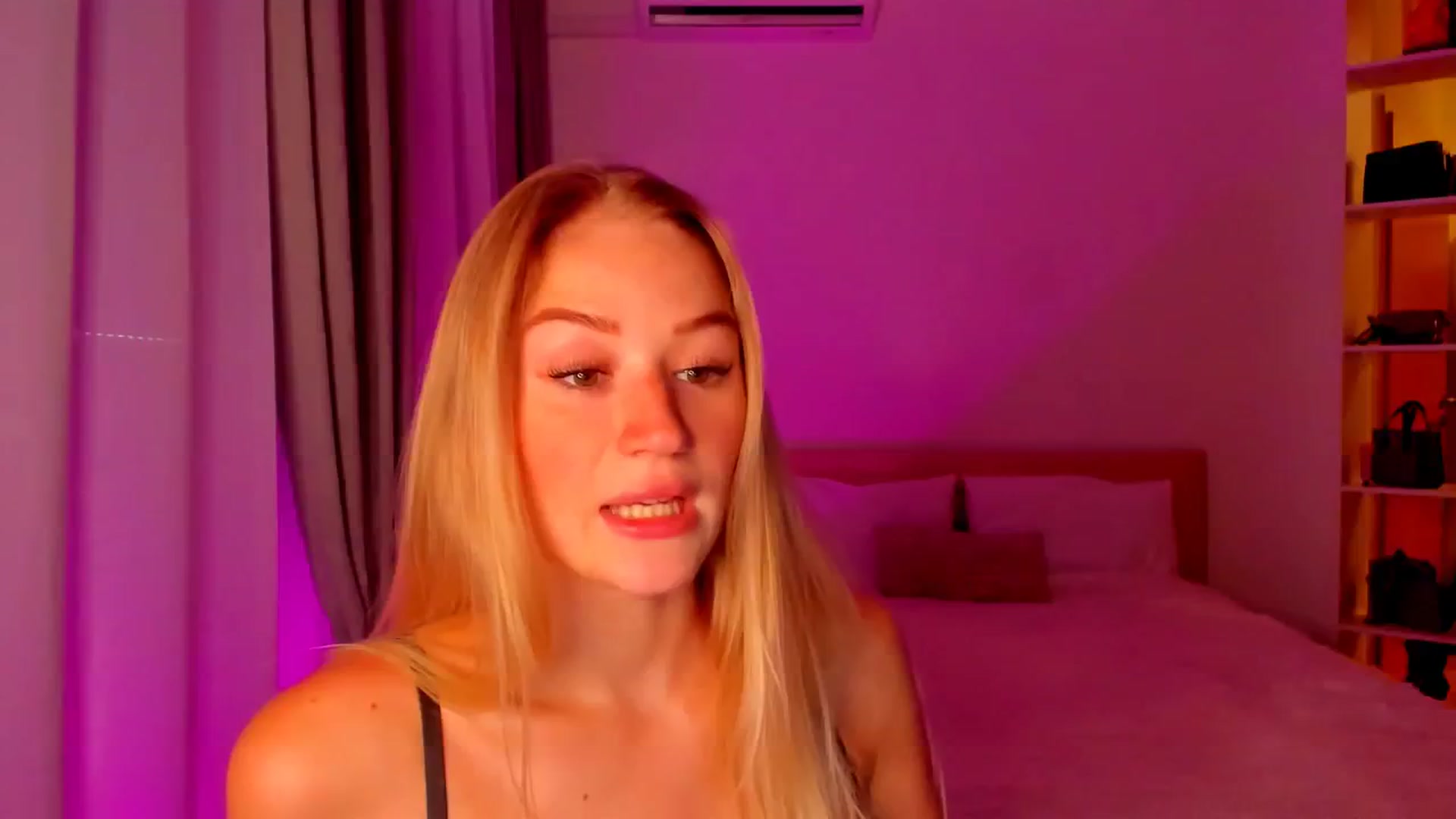 Gallery image thumbnail from CheckmyPeach's myfreecams stream on, 07/28/2024, 15:00 image 4 of 20
