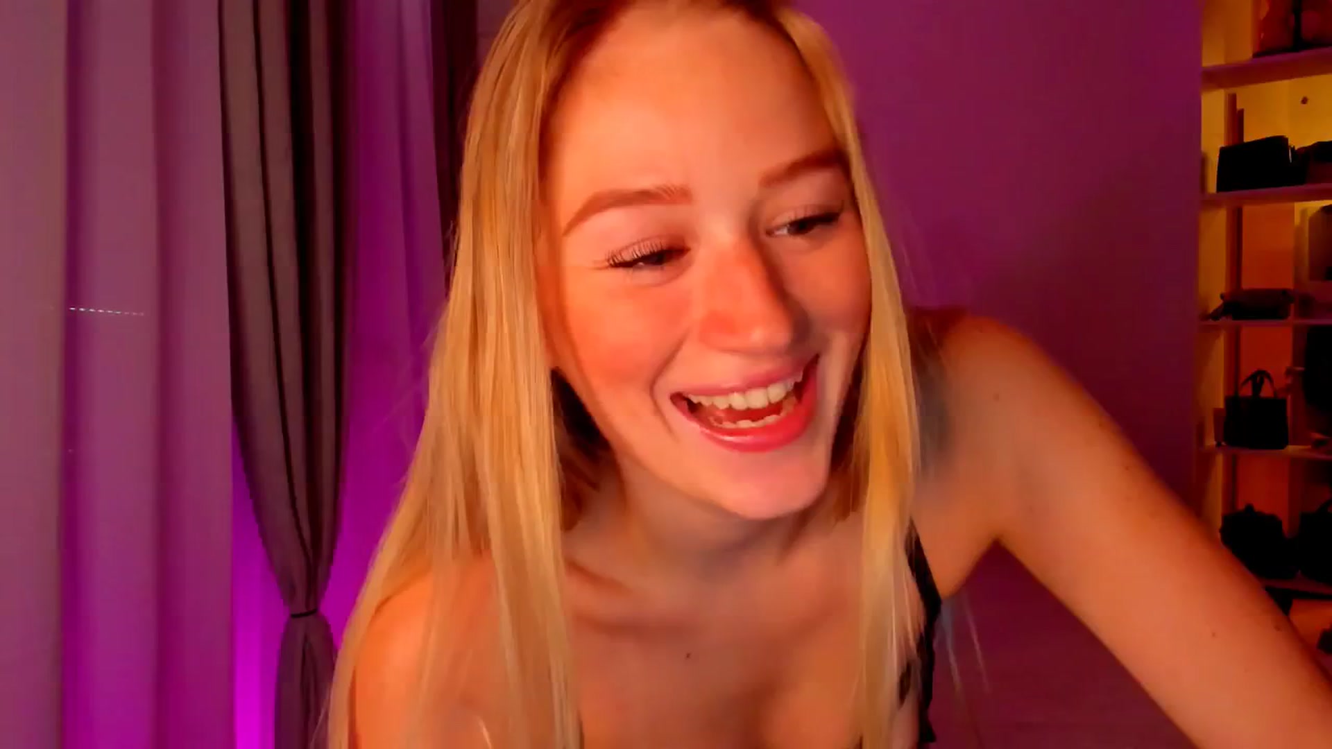 Gallery image thumbnail from CheckmyPeach's myfreecams stream on, 07/28/2024, 15:00 image 1 of 20