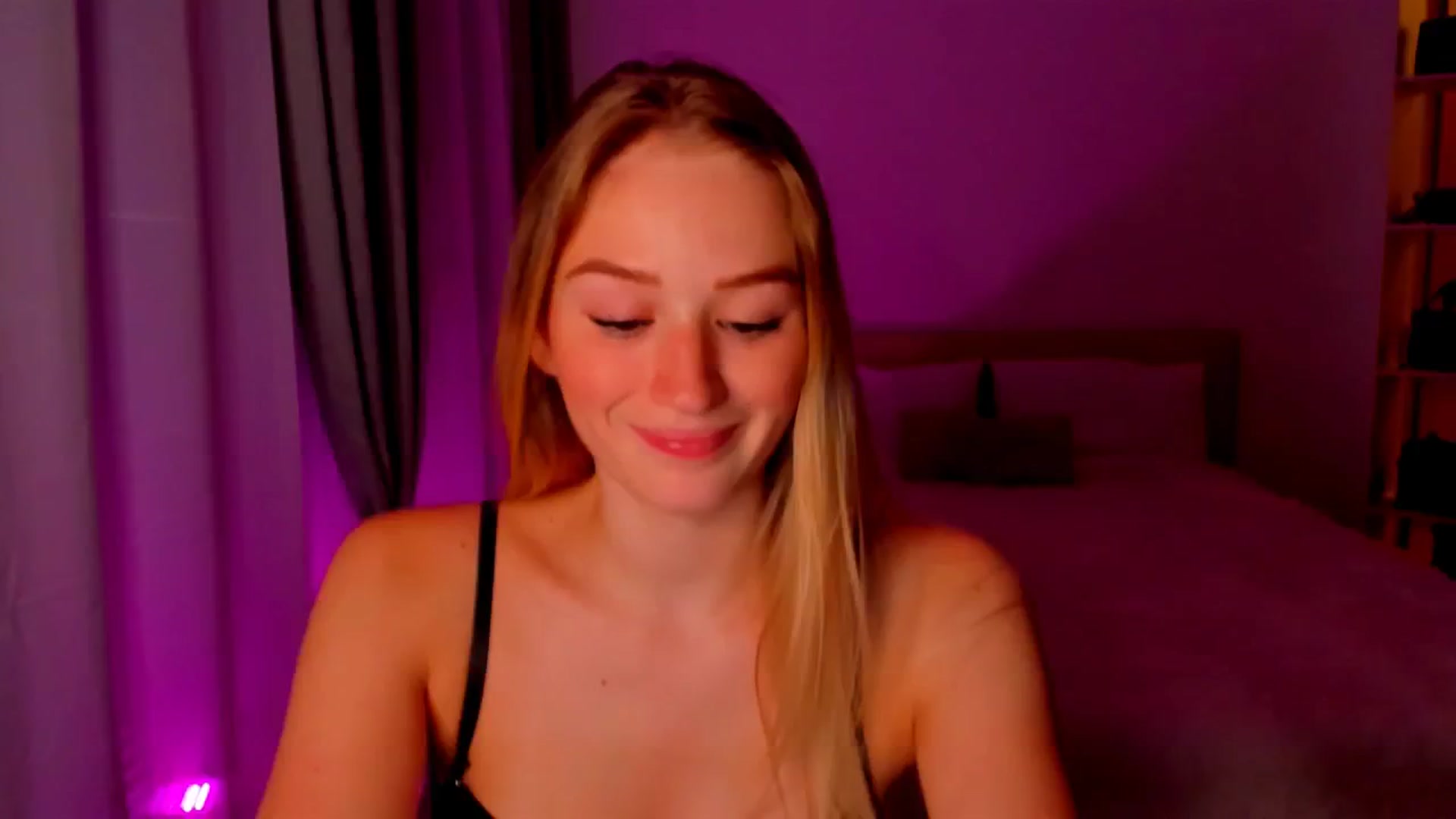 Gallery image thumbnail from CheckmyPeach's myfreecams stream on, 07/28/2024, 15:00 image 15 of 20