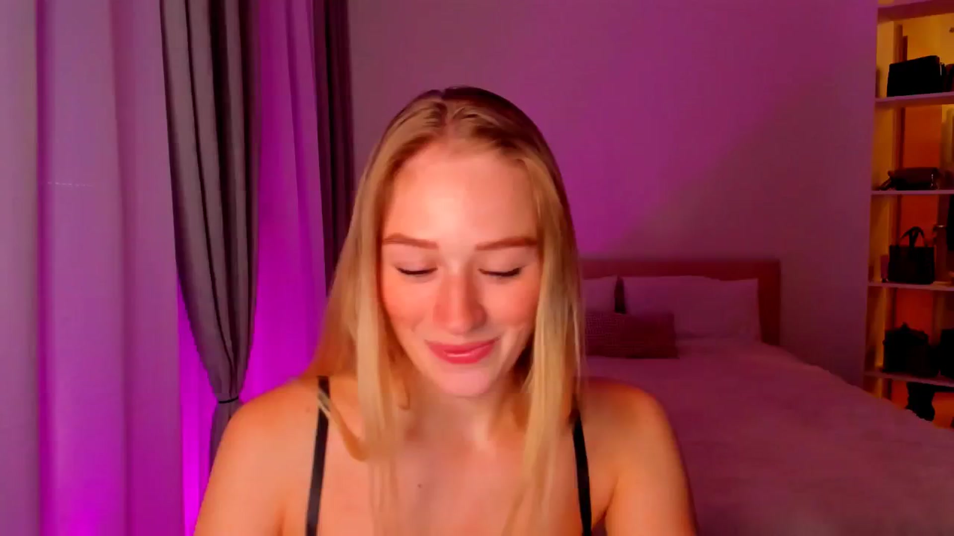 Gallery image thumbnail from CheckmyPeach's myfreecams stream on, 07/28/2024, 15:00 image 7 of 20