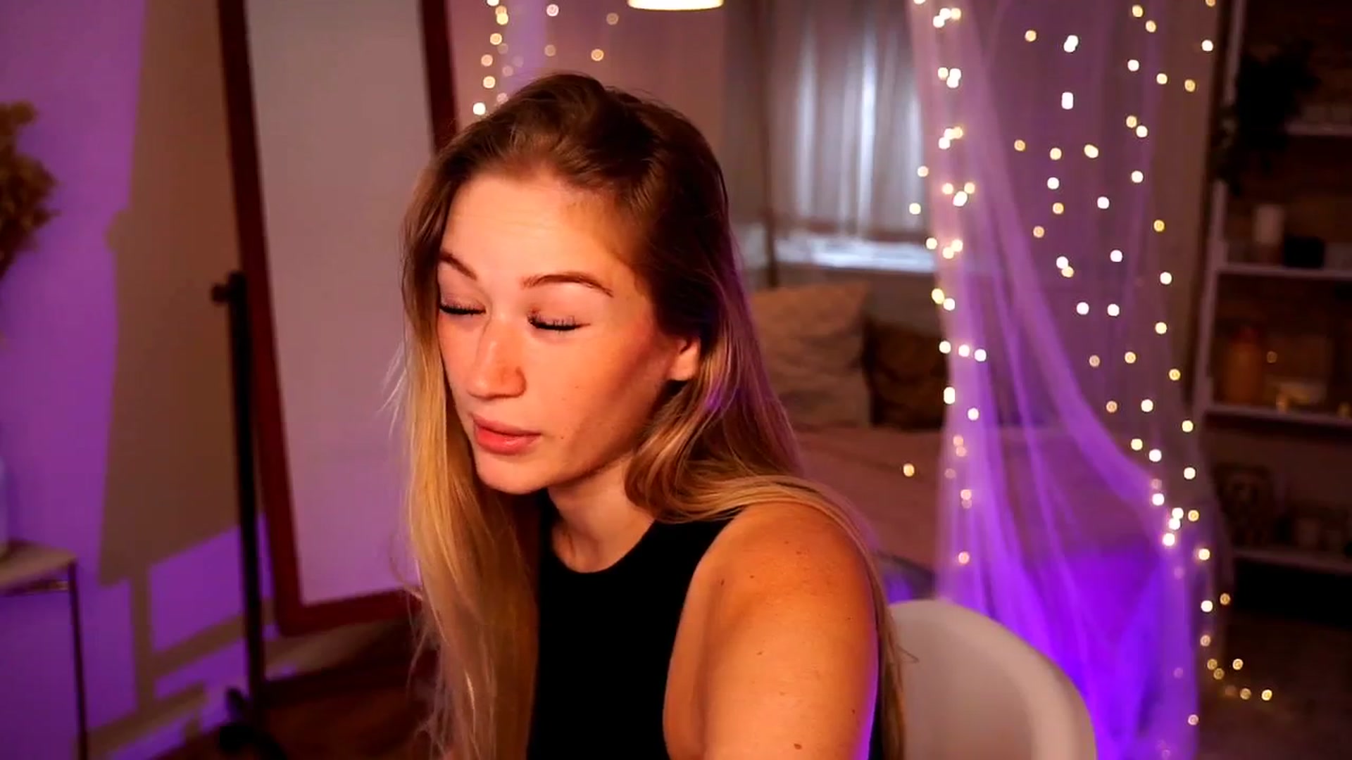 Gallery image thumbnail from CheckmyPeach's myfreecams stream on, 07/29/2024, 05:27 image 8 of 20