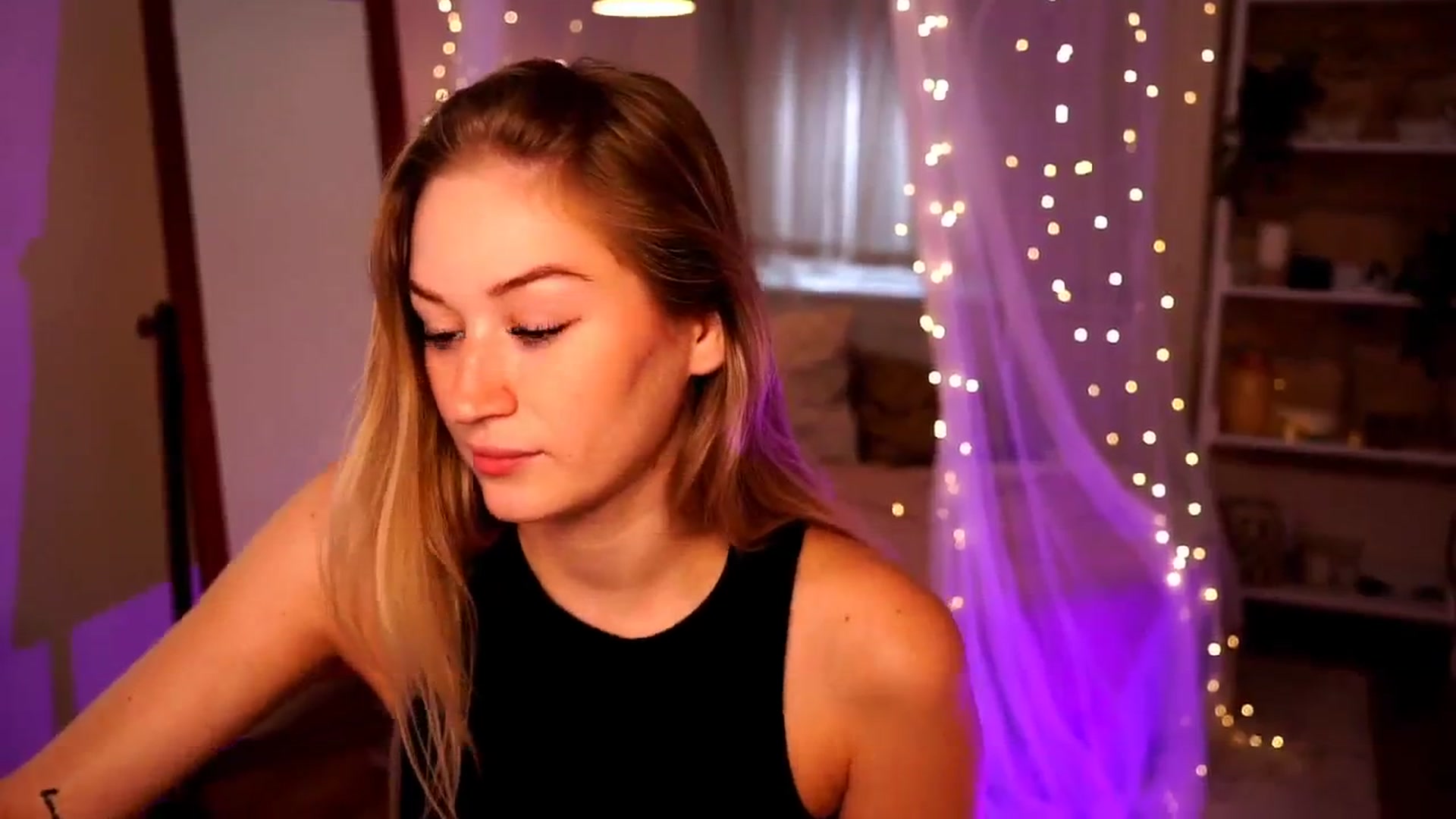 Gallery image thumbnail from CheckmyPeach's myfreecams stream on, 07/29/2024, 05:27 image 14 of 20