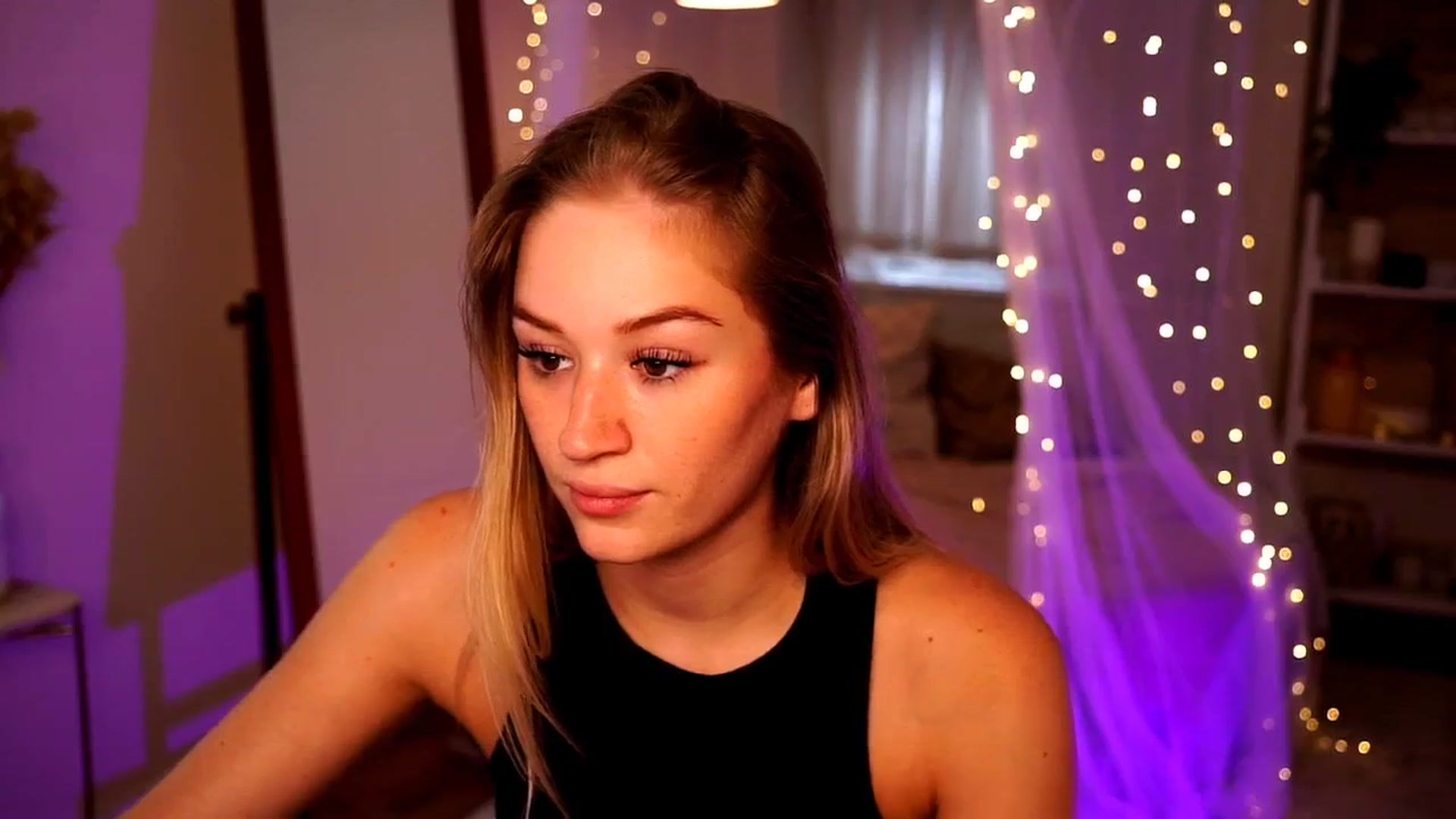 Gallery image thumbnail from CheckmyPeach's myfreecams stream on, 07/29/2024, 05:27 image 6 of 20