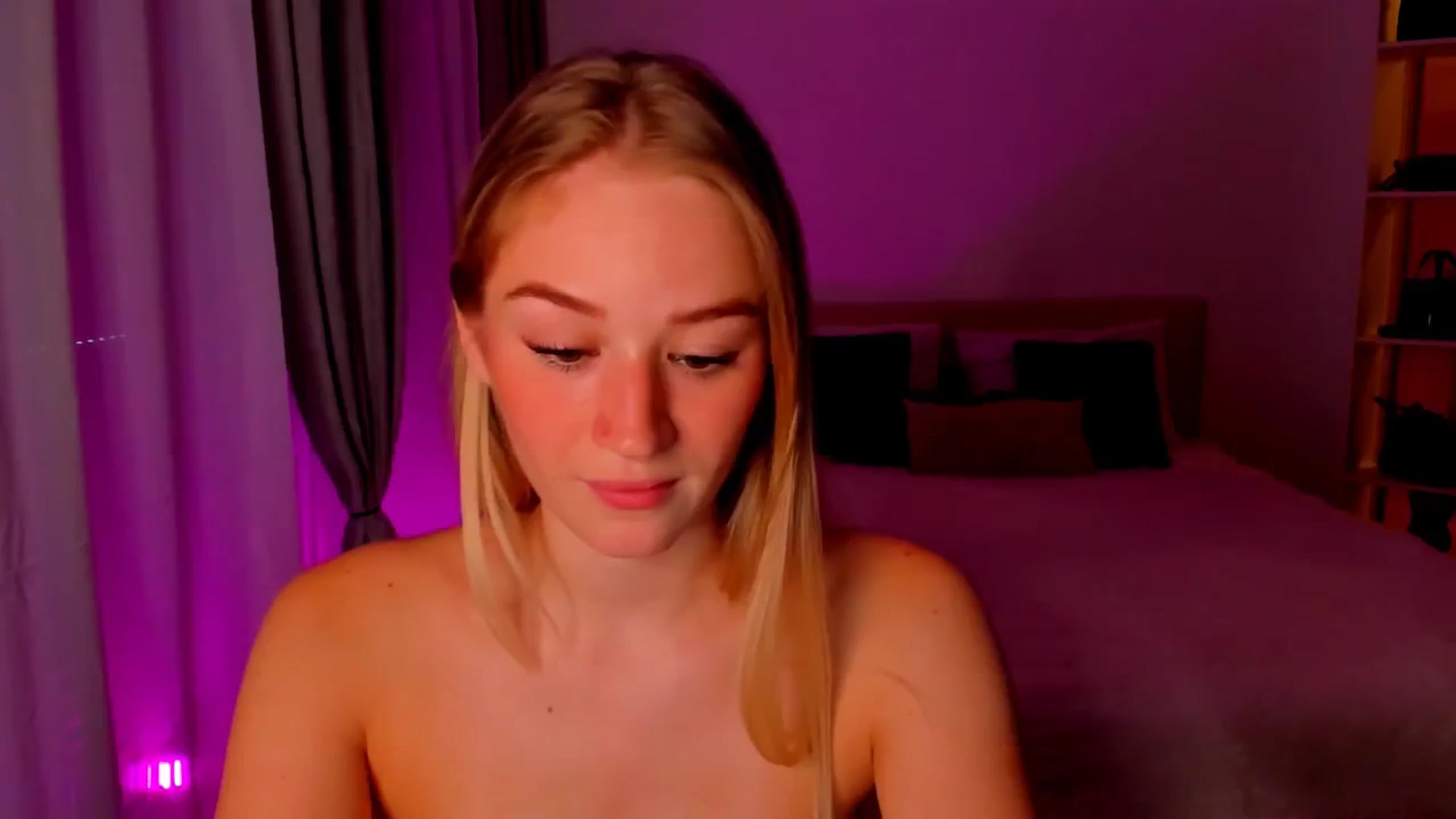 Gallery image thumbnail from CheckmyPeach's myfreecams stream on, 08/03/2024, 13:27 image 15 of 20