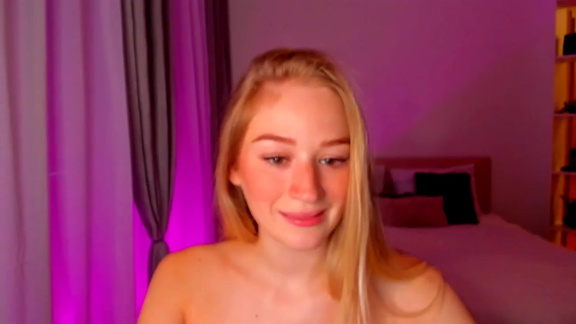 Gallery image thumbnail from CheckmyPeach's myfreecams stream on, 08/03/2024, 13:27 image 3 of 20