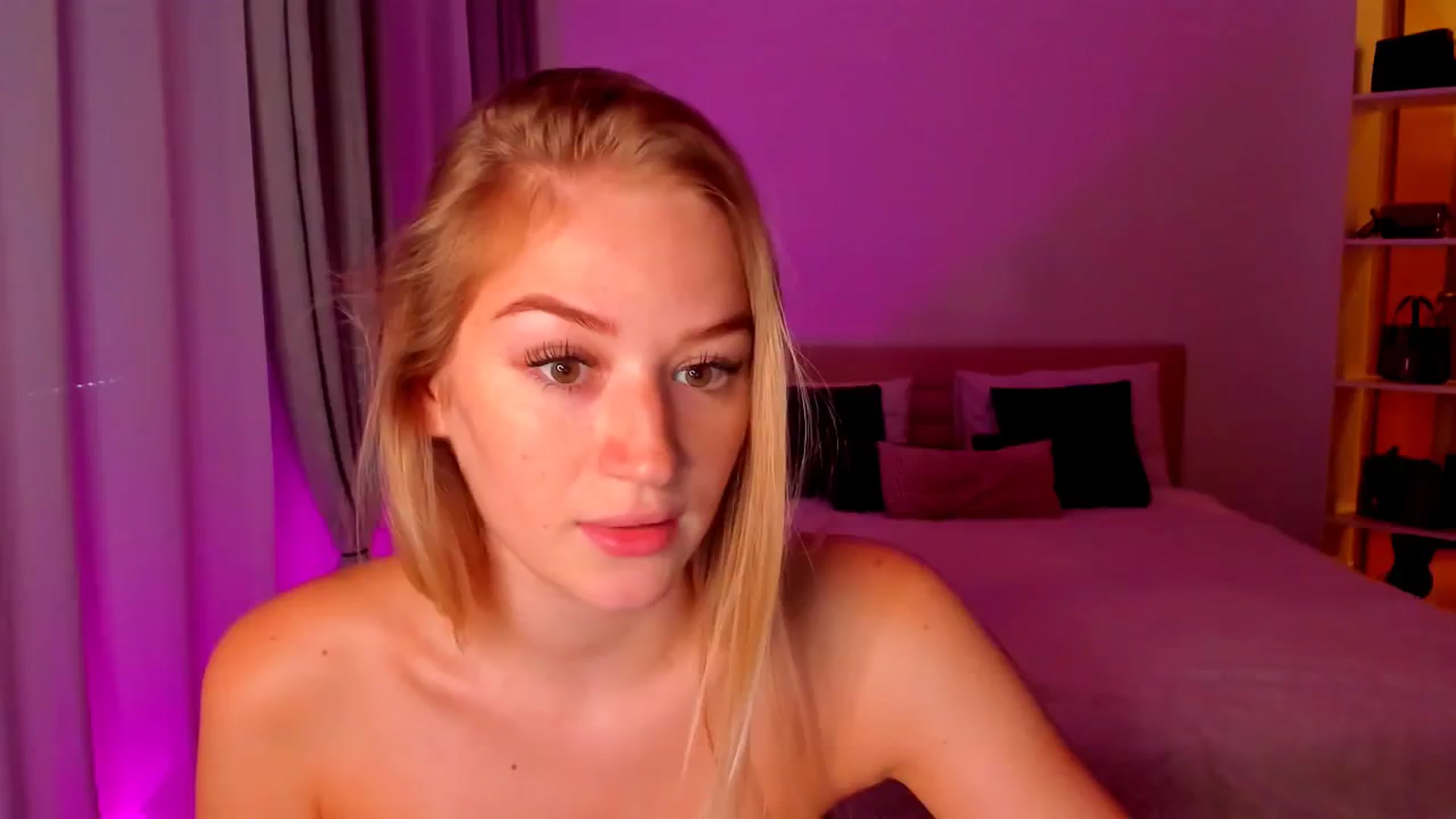 Gallery image thumbnail from CheckmyPeach's myfreecams stream on, 08/04/2024, 13:01 image 5 of 20