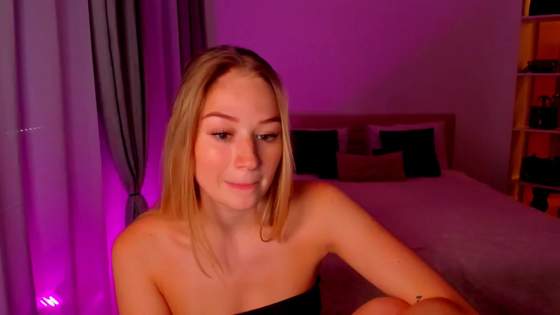 Gallery image thumbnail from CheckmyPeach's myfreecams stream on, 08/04/2024, 13:01 image 20 of 20