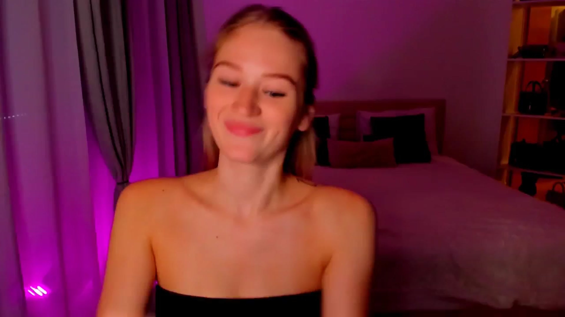 Gallery image thumbnail from CheckmyPeach's myfreecams stream on, 08/04/2024, 13:01 image 1 of 20