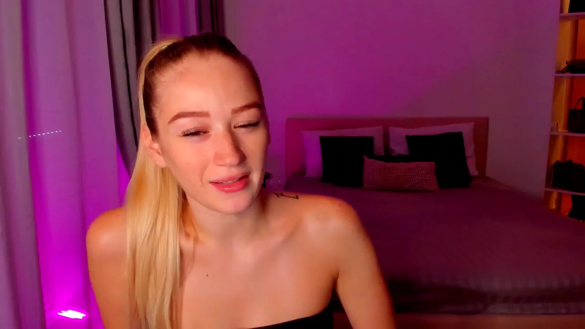 Gallery image thumbnail from CheckmyPeach's myfreecams stream on, 08/10/2024, 13:02 image 1 of 20