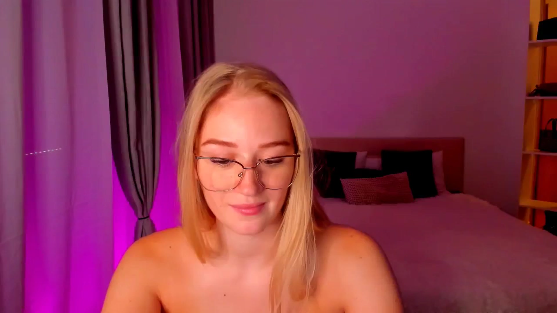 Gallery image thumbnail from CheckmyPeach's myfreecams stream on, 08/17/2024, 17:10 image 10 of 20