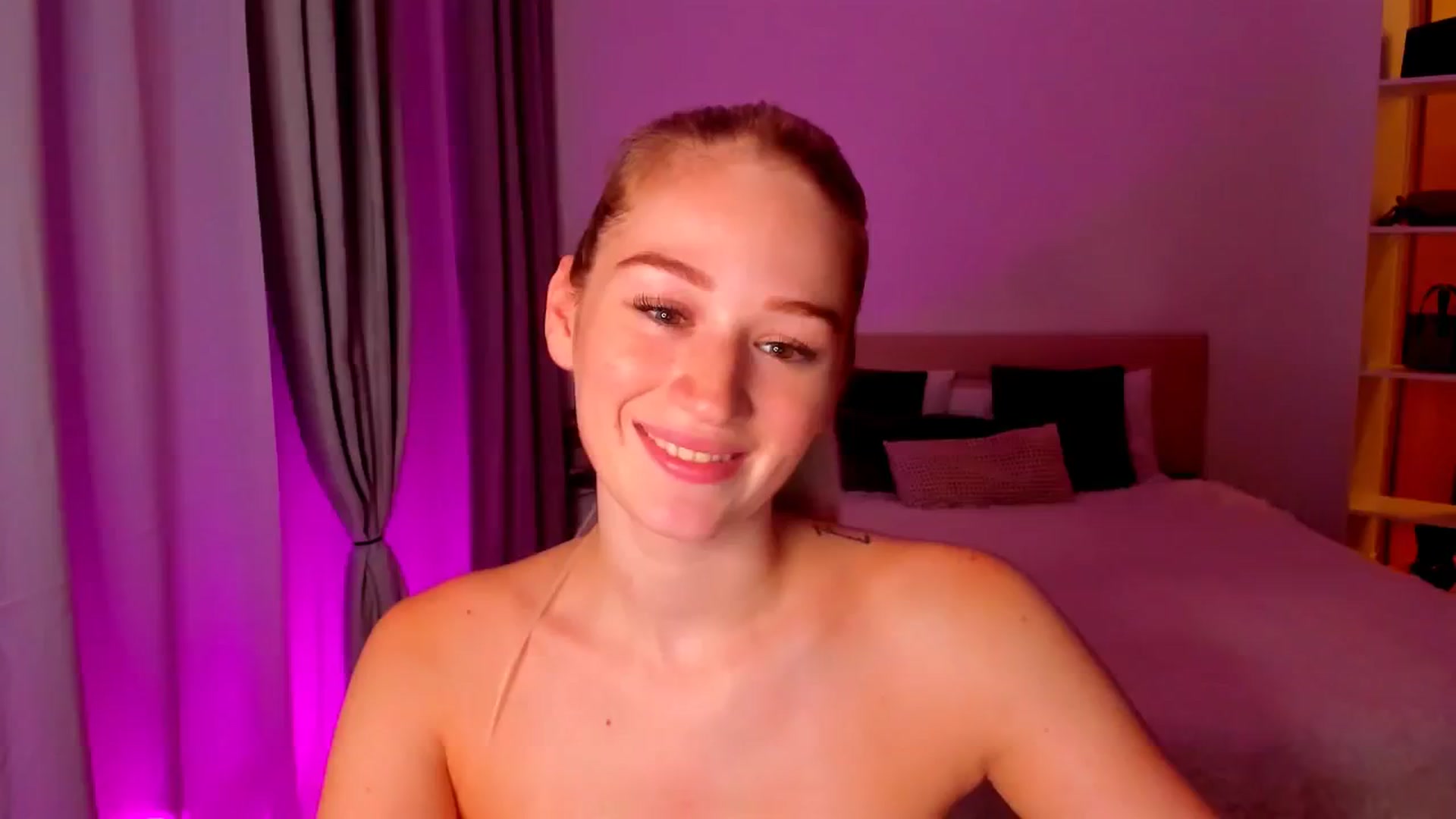 Gallery image thumbnail from CheckmyPeach's myfreecams stream on, 08/17/2024, 18:32 image 18 of 20