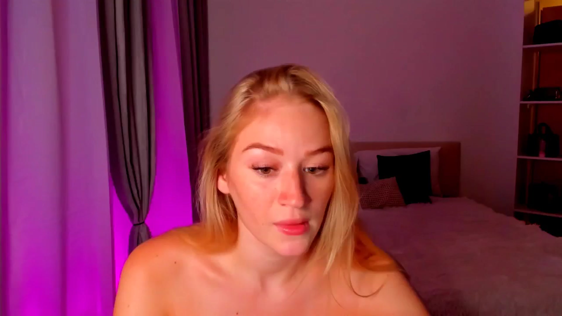 Gallery image thumbnail from CheckmyPeach's myfreecams stream on, 08/21/2024, 21:21 image 4 of 20