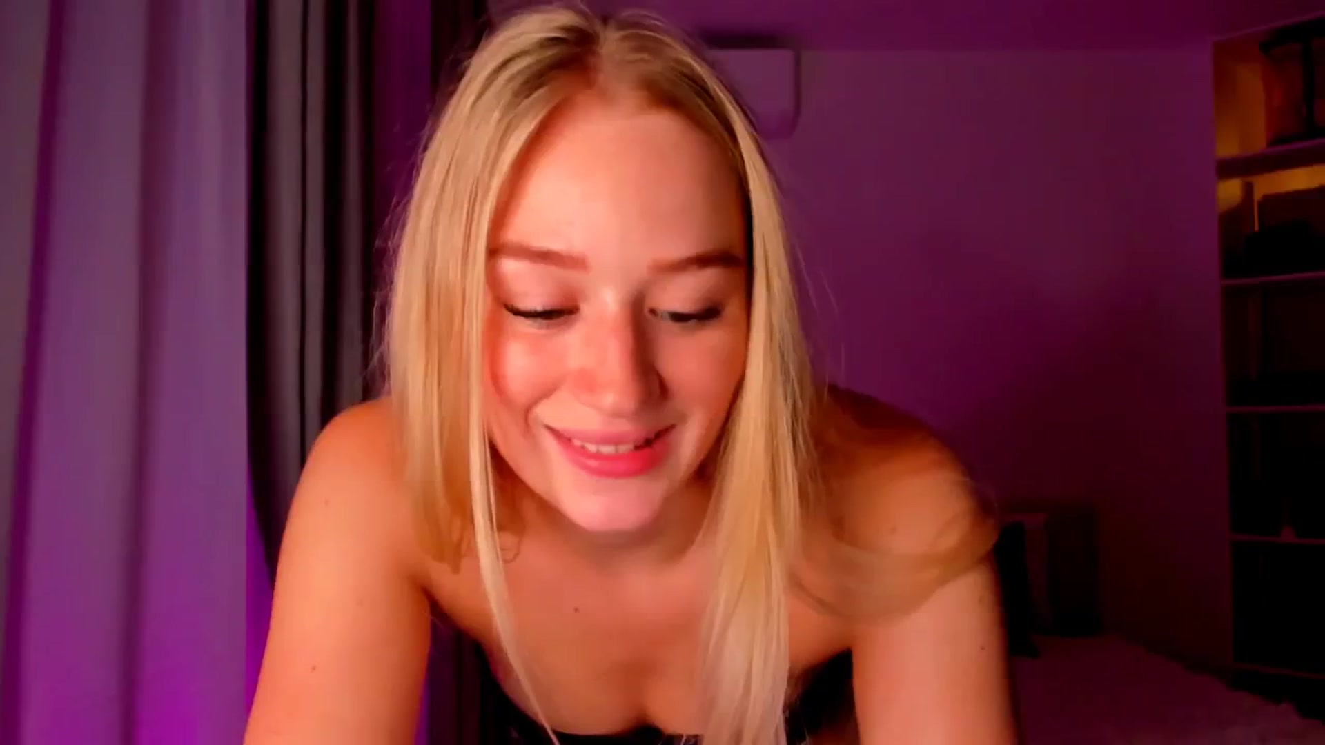 Gallery image thumbnail from CheckmyPeach's myfreecams stream on, 08/21/2024, 21:21 image 18 of 20