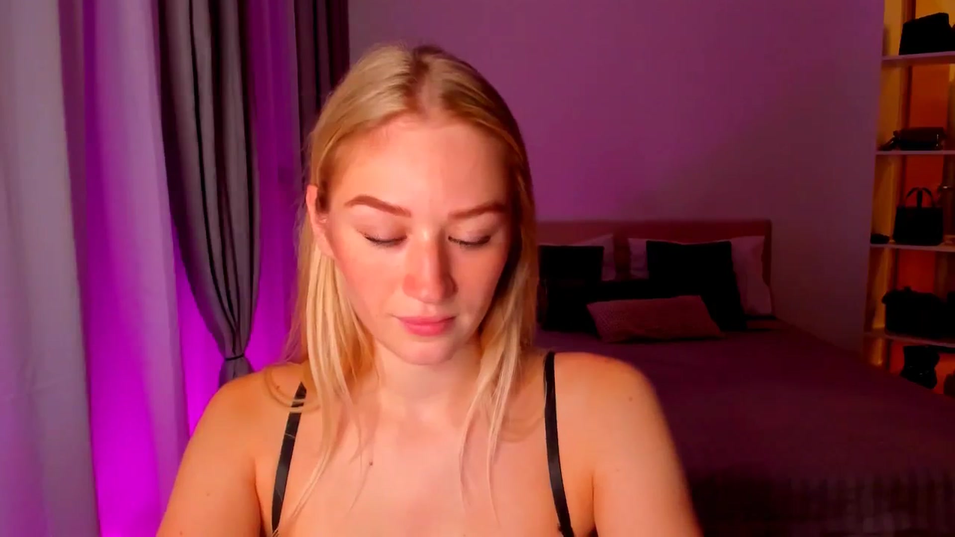 Gallery image thumbnail from CheckmyPeach's myfreecams stream on, 08/25/2024, 14:23 image 10 of 20