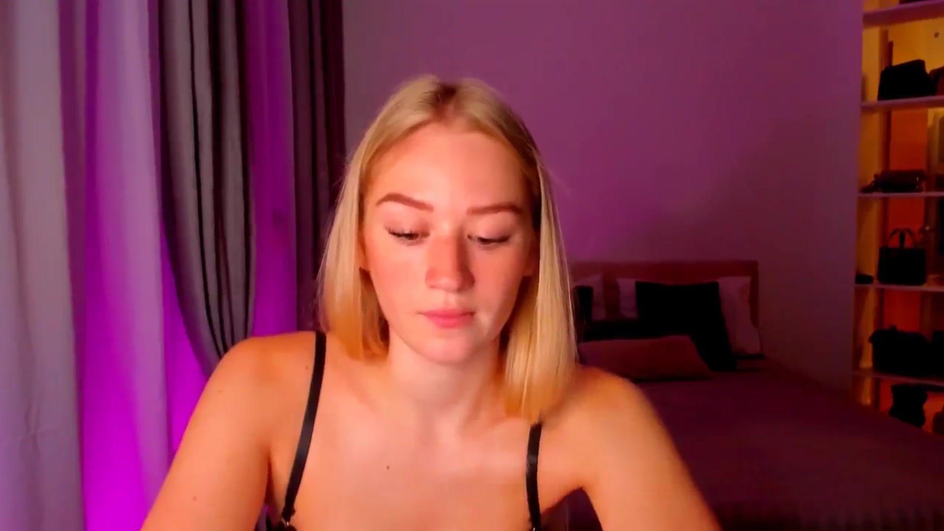 Gallery image thumbnail from CheckmyPeach's myfreecams stream on, 08/25/2024, 14:23 image 7 of 20