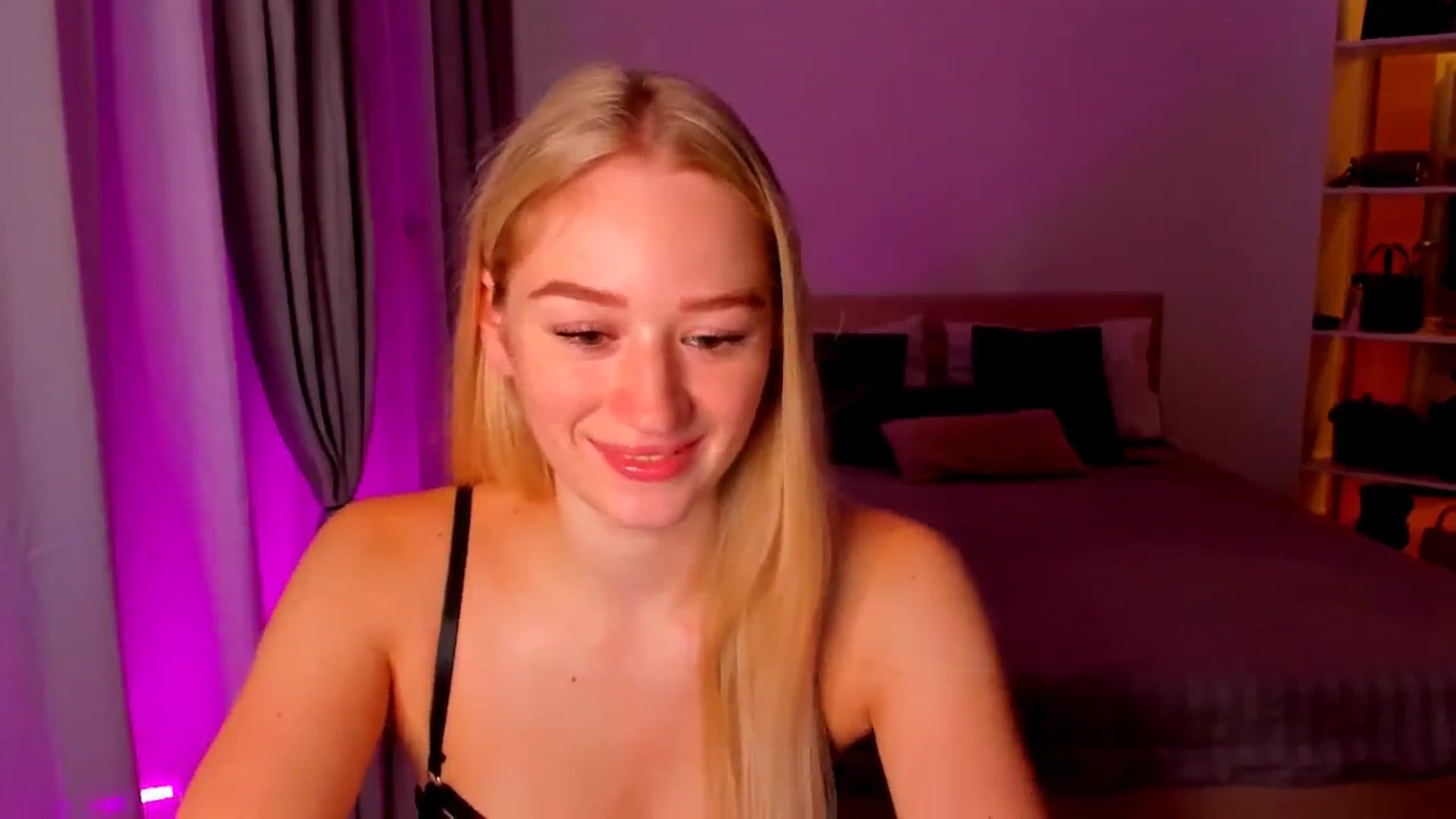Gallery image thumbnail from CheckmyPeach's myfreecams stream on, 08/25/2024, 14:23 image 2 of 20