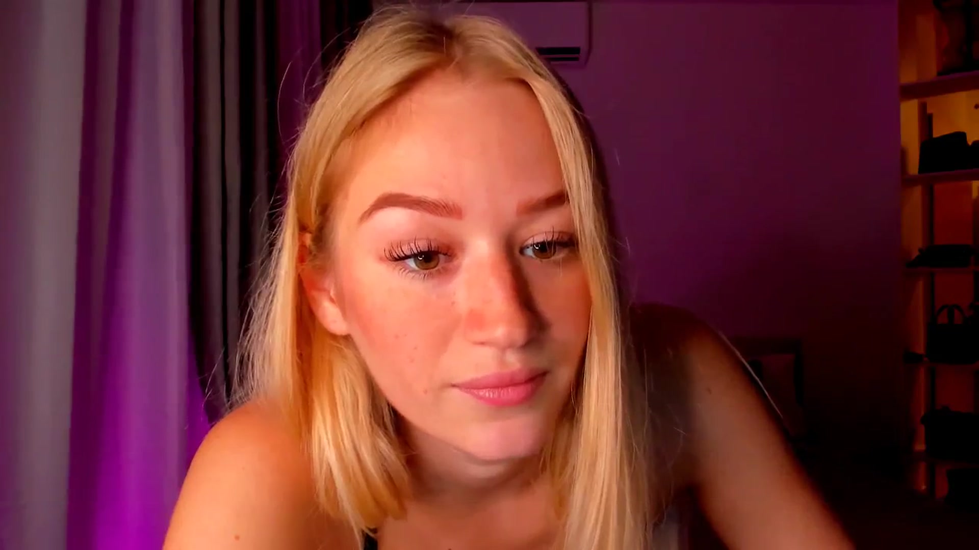 Gallery image thumbnail from CheckmyPeach's myfreecams stream on, 08/25/2024, 14:23 image 14 of 20