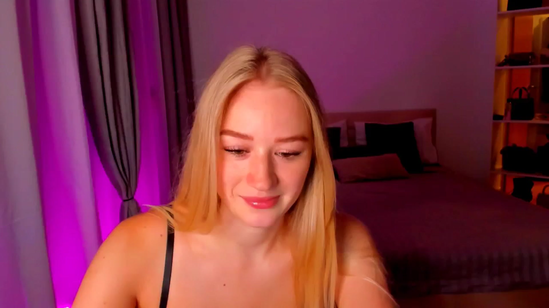 Gallery image thumbnail from CheckmyPeach's myfreecams stream on, 08/25/2024, 14:23 image 1 of 20
