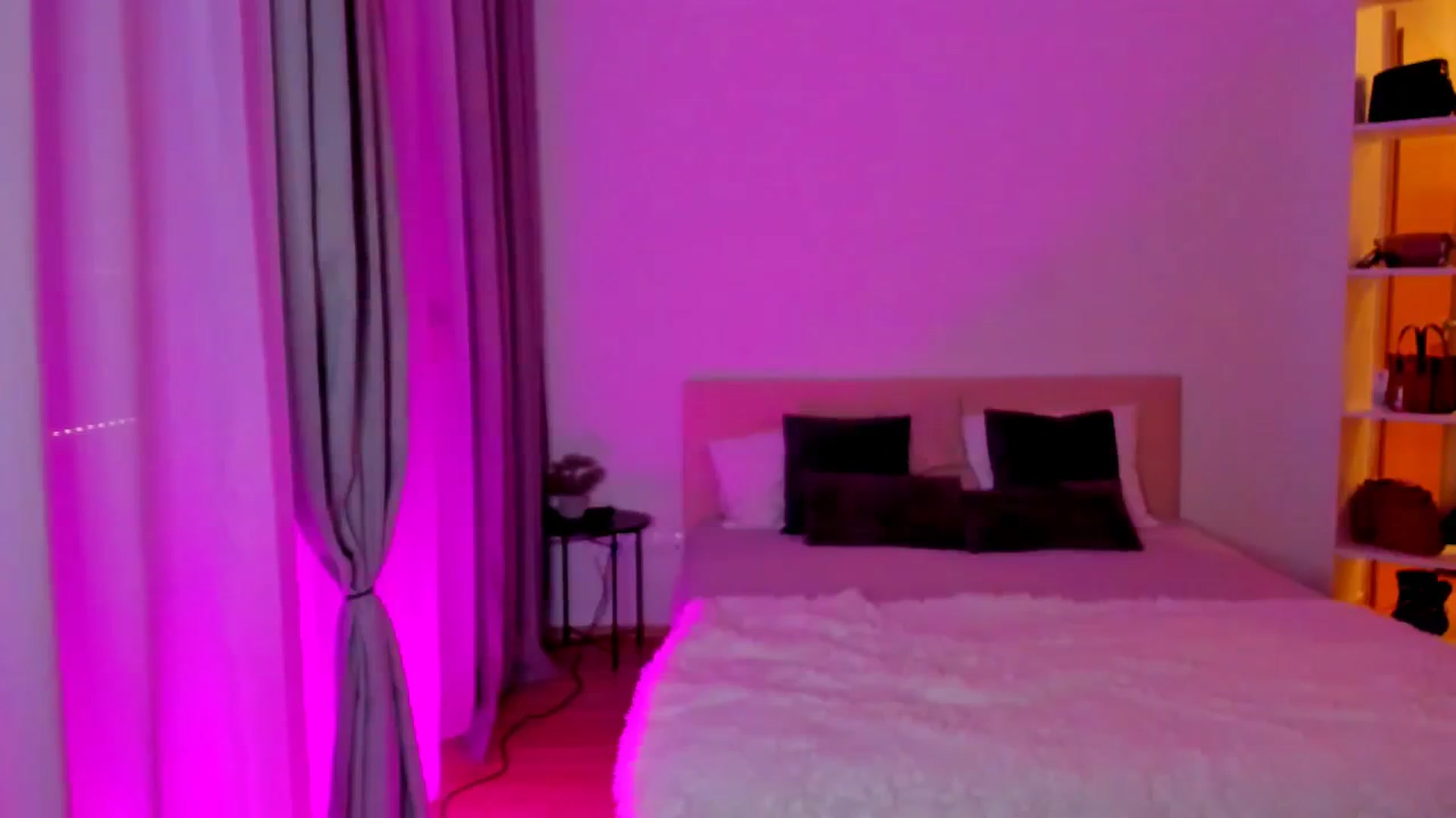 Gallery image thumbnail from CheckmyPeach's myfreecams stream on, 08/31/2024, 17:25 image 4 of 20