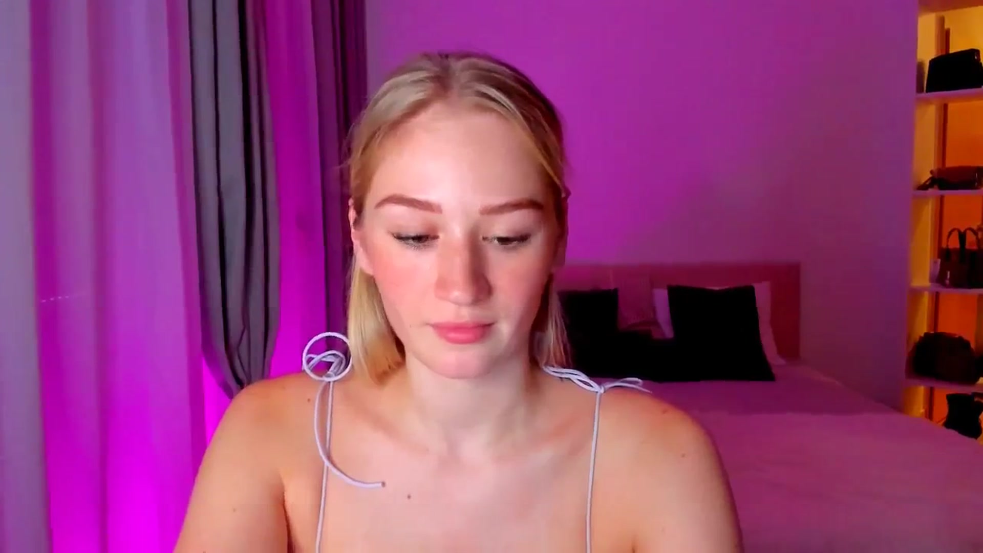 Gallery image thumbnail from CheckmyPeach's myfreecams stream on, 08/31/2024, 17:25 image 8 of 20